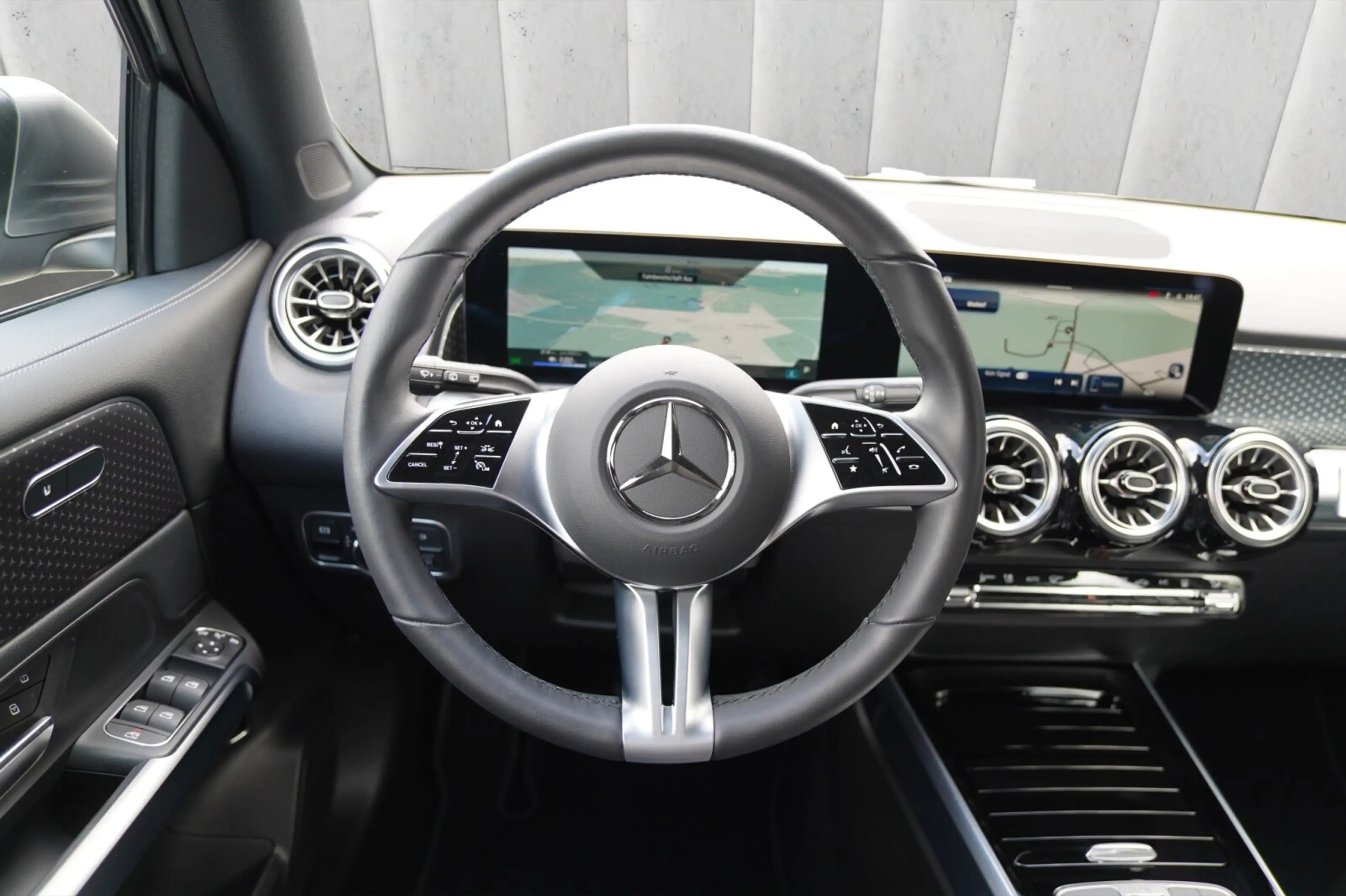 Mercedes-Benz EQB 250 EQB 250+ Progressive 360° Kamera Winter-Paket — photo 15