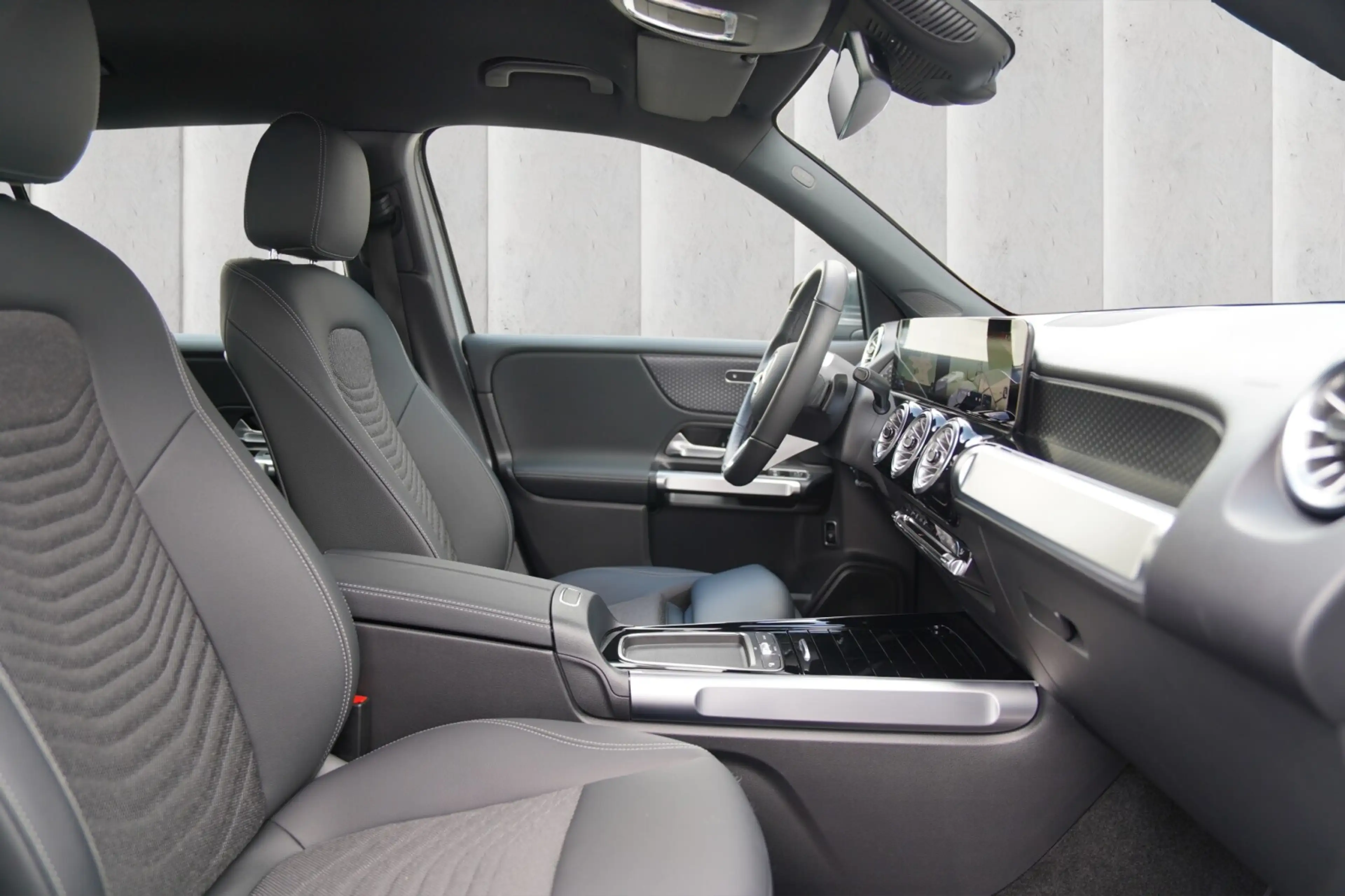 Mercedes-Benz EQB 250 EQB 250+ Progressive 360° Kamera Winter-Paket — photo 9