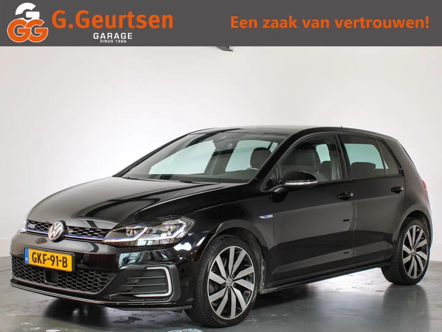 Volkswagen Golf 1.4 TSI PHEV Alcantara, Navigatie, Apple CarPlay/A Zwart - 1
