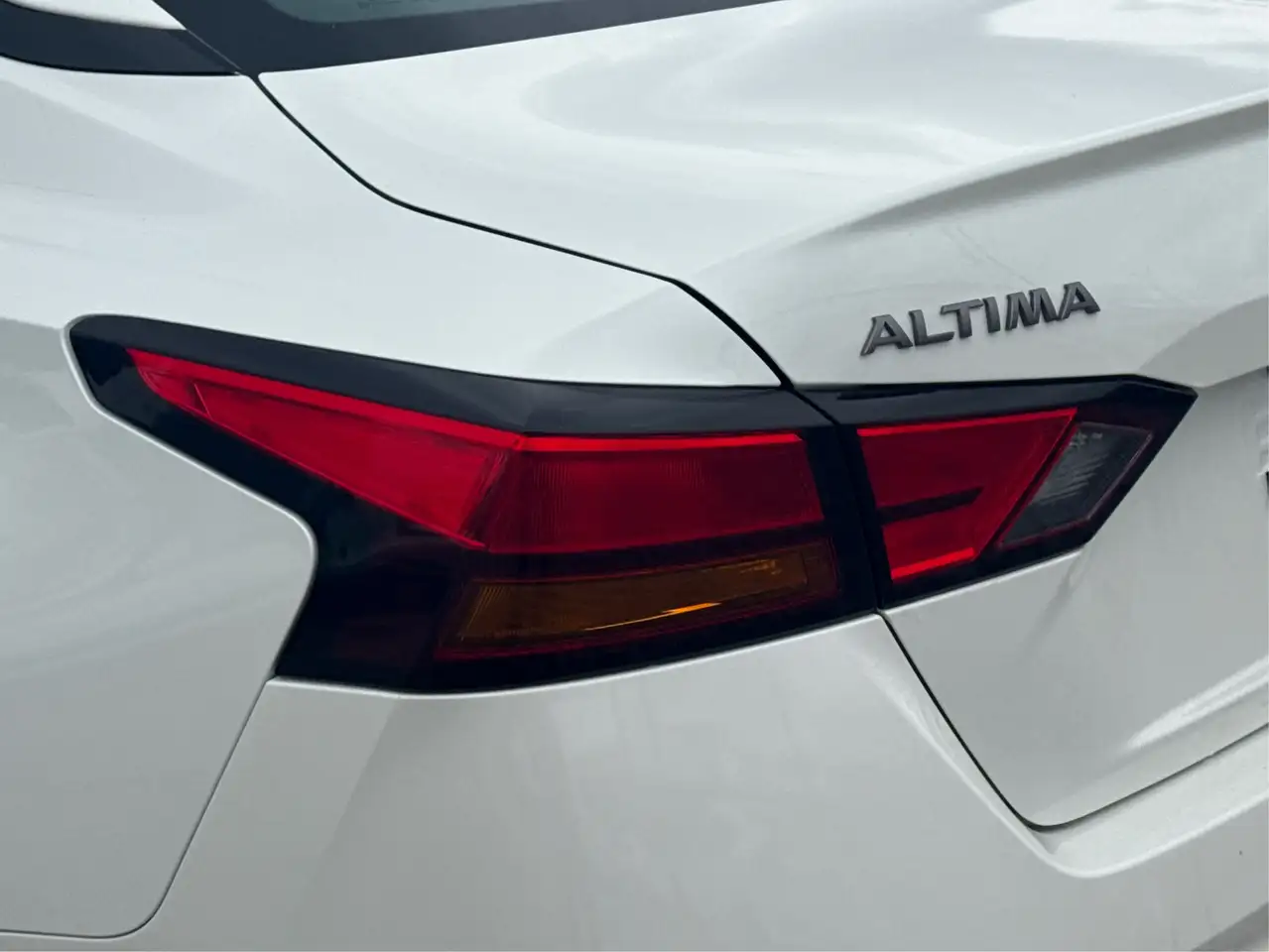 Nissan Altima снимка Nissan Altima