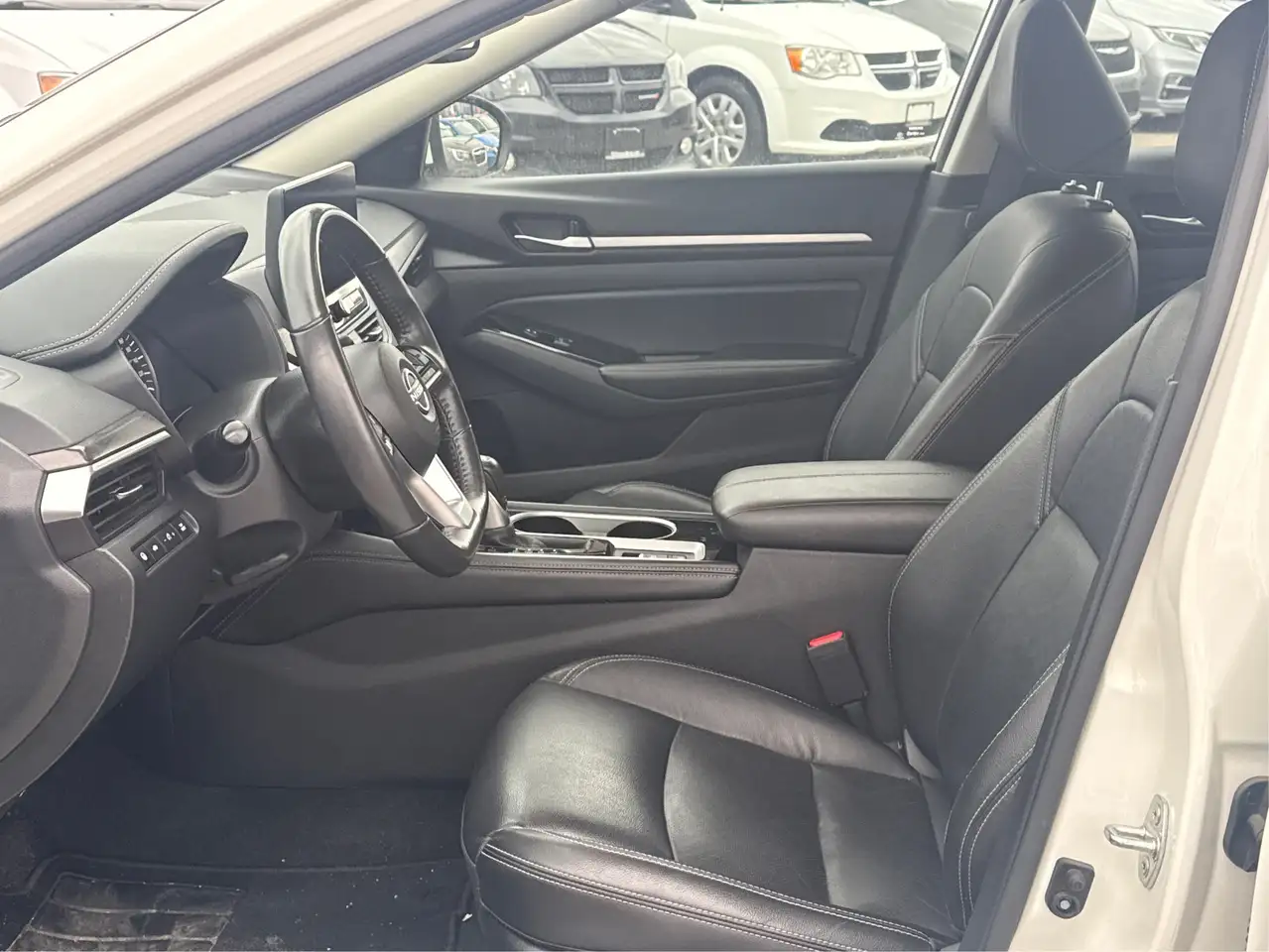 Nissan Altima снимка Nissan Altima