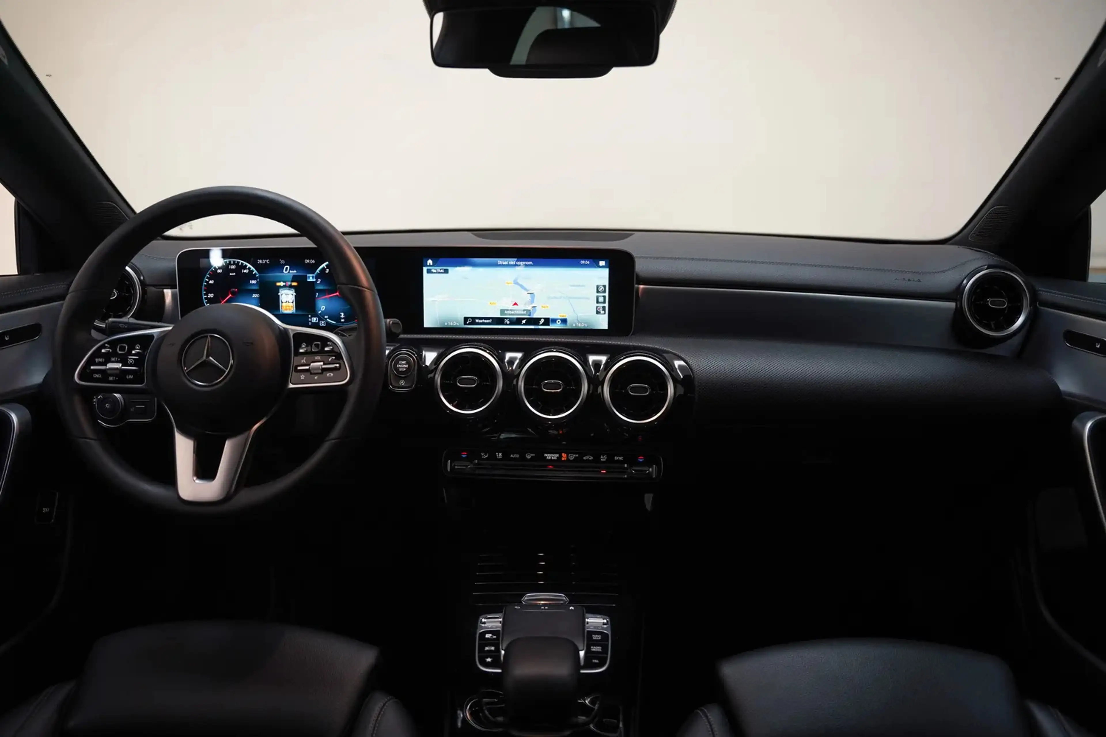 Mercedes-Benz CLA 180 Luxury Aut. [ LED Widescreen Camera Navi Stoelverw — photo 4