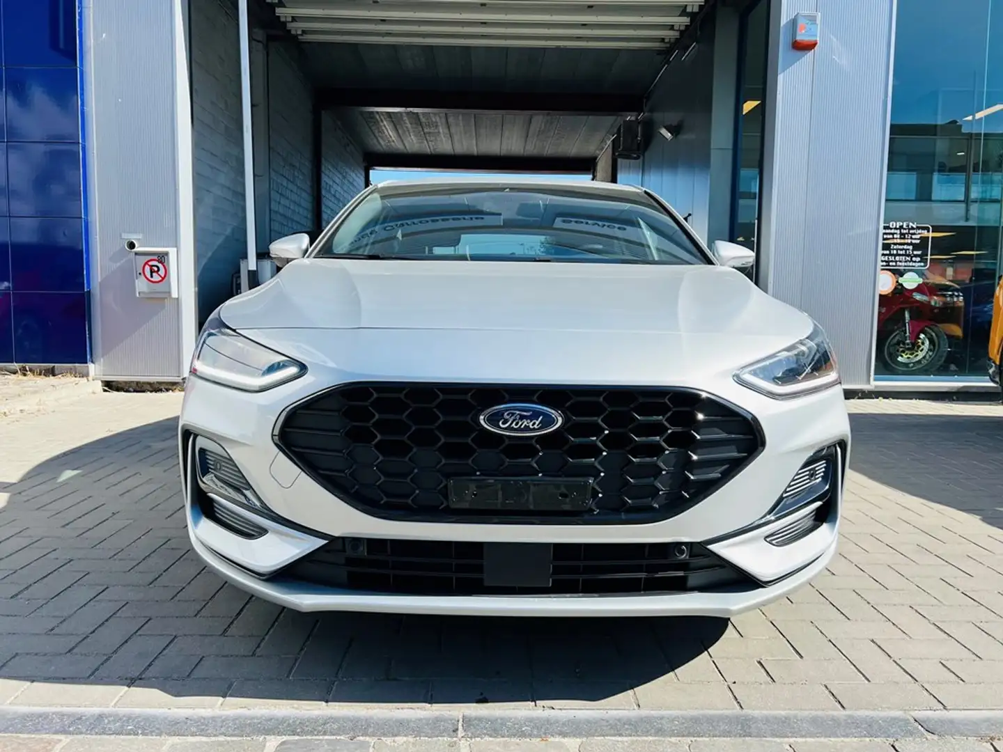 Ford Focus 1.0 mHev / ST Line X / Winter Pack Zilver - 2