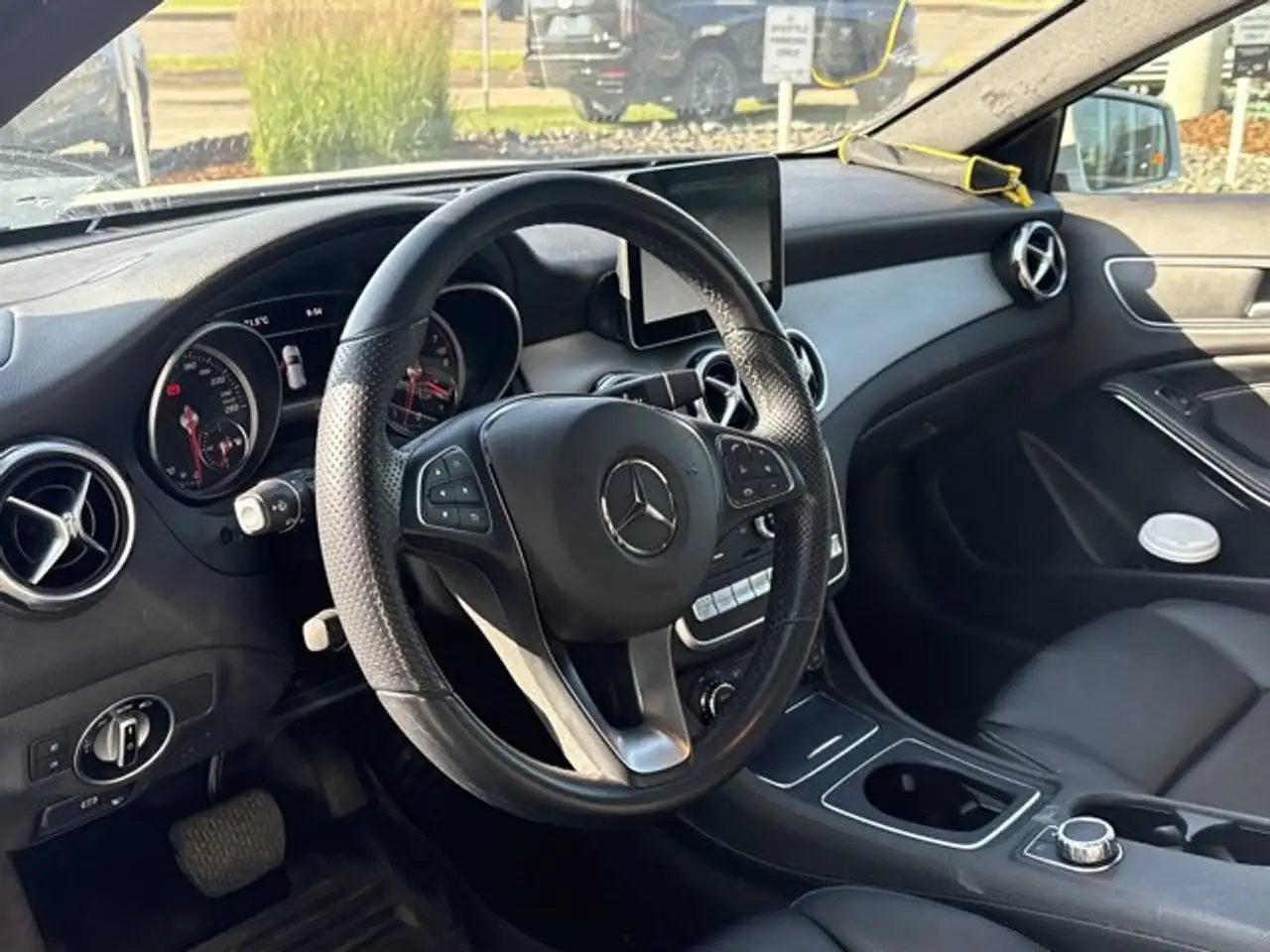 Mercedes-Benz GLA photo Mercedes-Benz GLA