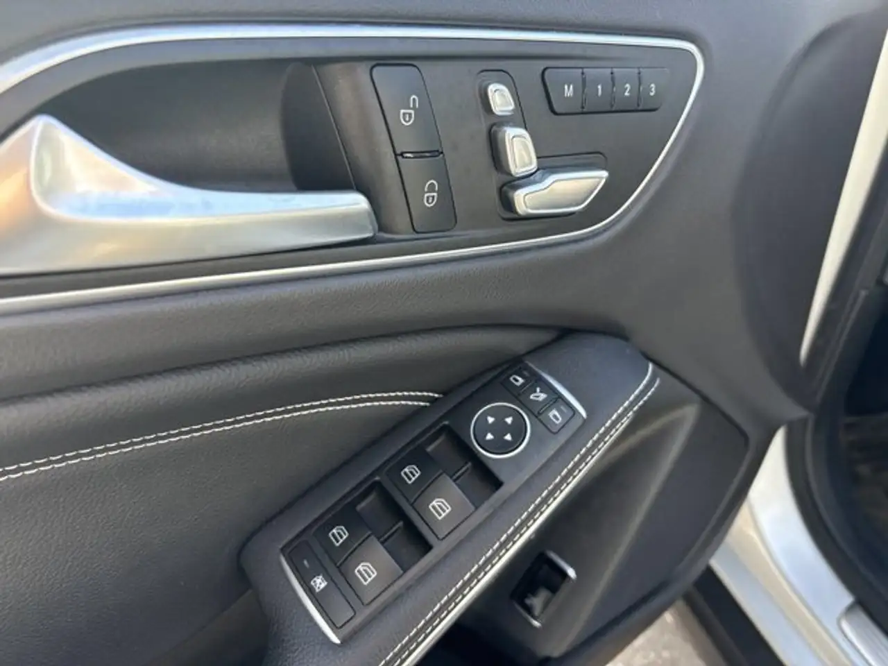 Mercedes-Benz GLA photo Mercedes-Benz GLA
