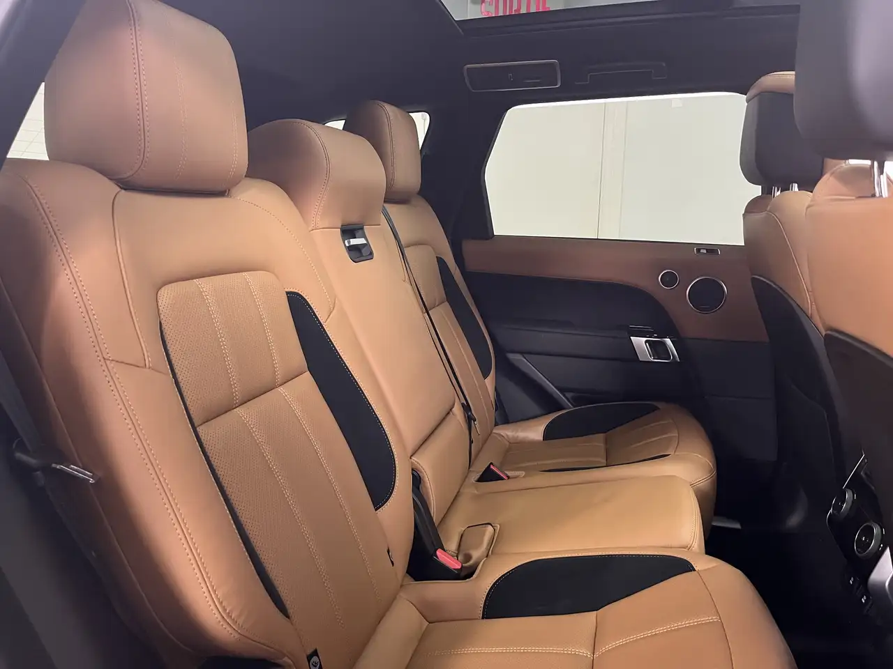 Land Rover Range Rover Sport снимка Land Rover Range Rover Sport