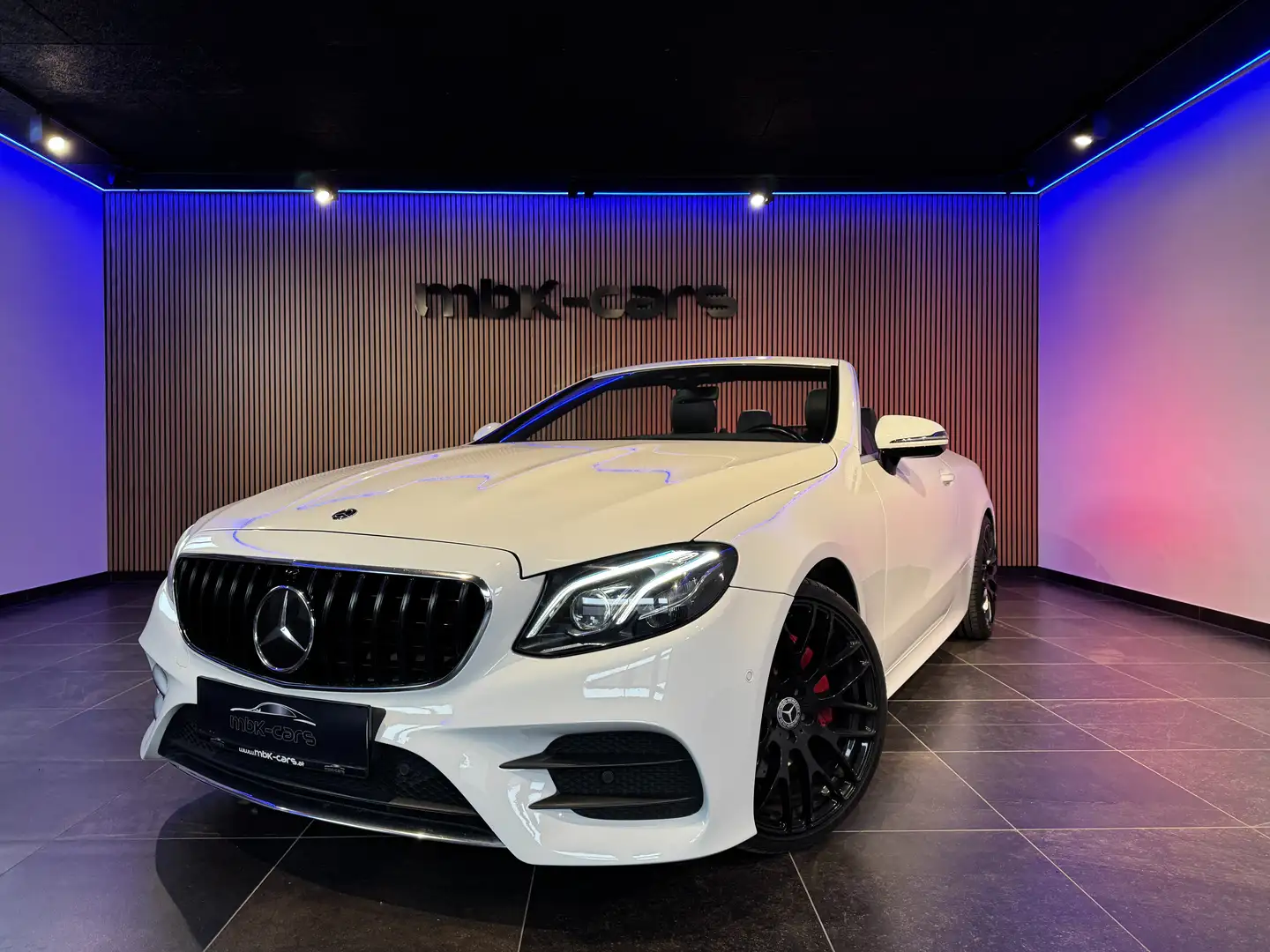 Mercedes-Benz E 220 Cabrio E 220 d AMG-Paket Weiß - 1