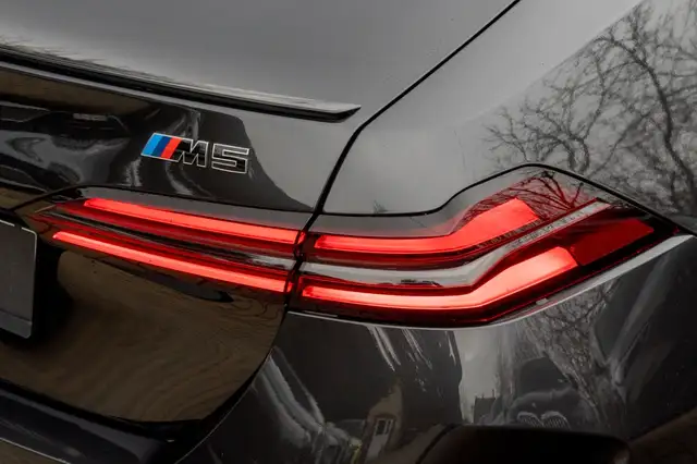 BMW M5 view 7