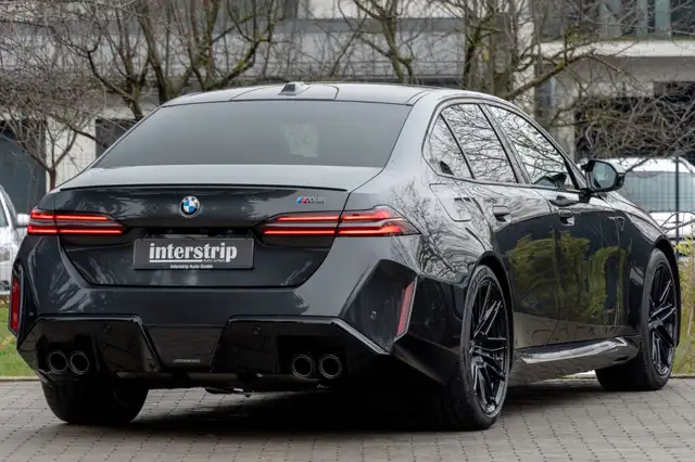 BMW M5 view 6