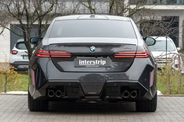 BMW M5 view 5