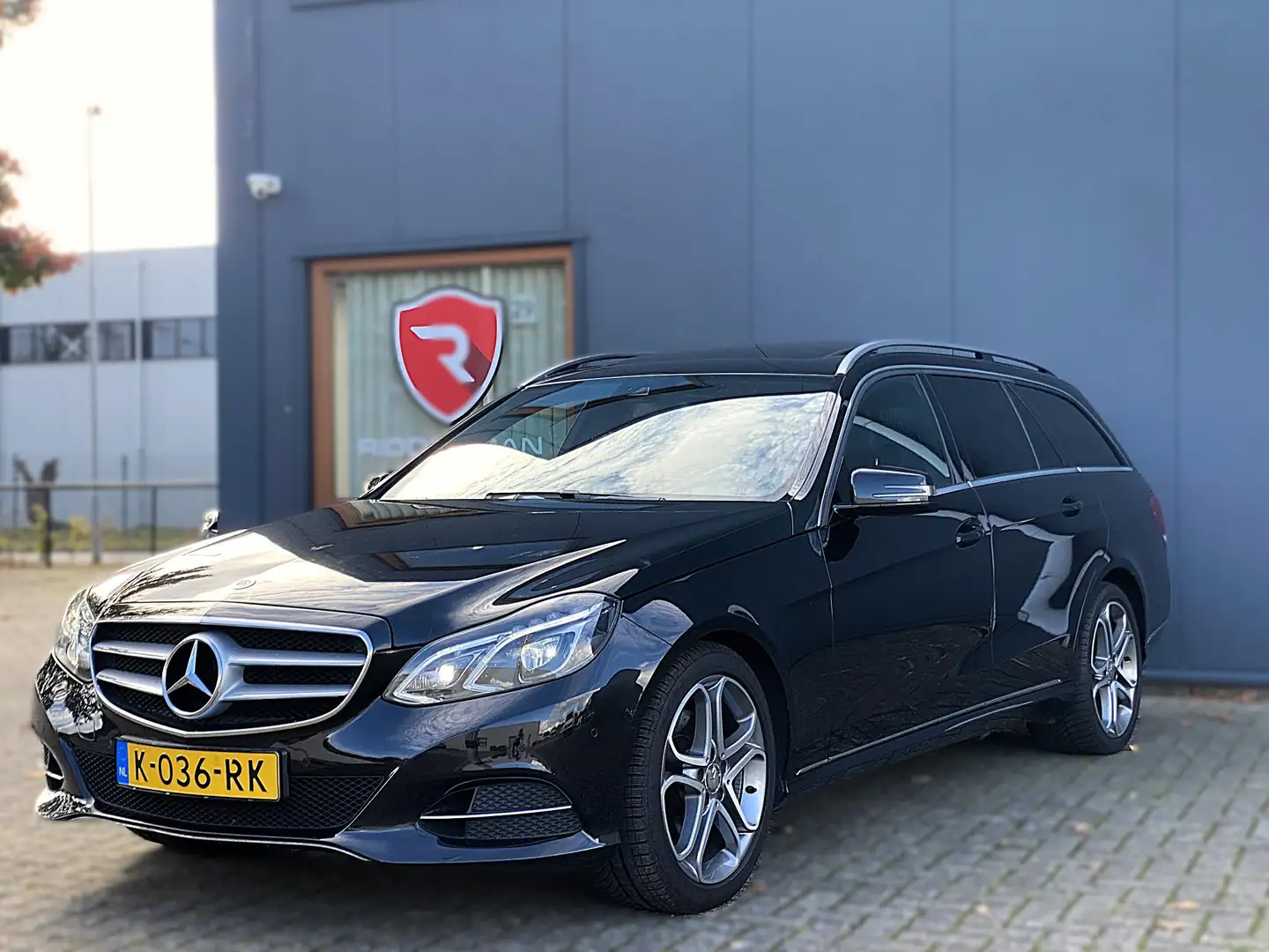 Mercedes-Benz E 200 Estate Prestige Avantgarde Aut/Schuifdak/LED/Elek Zwart - 2