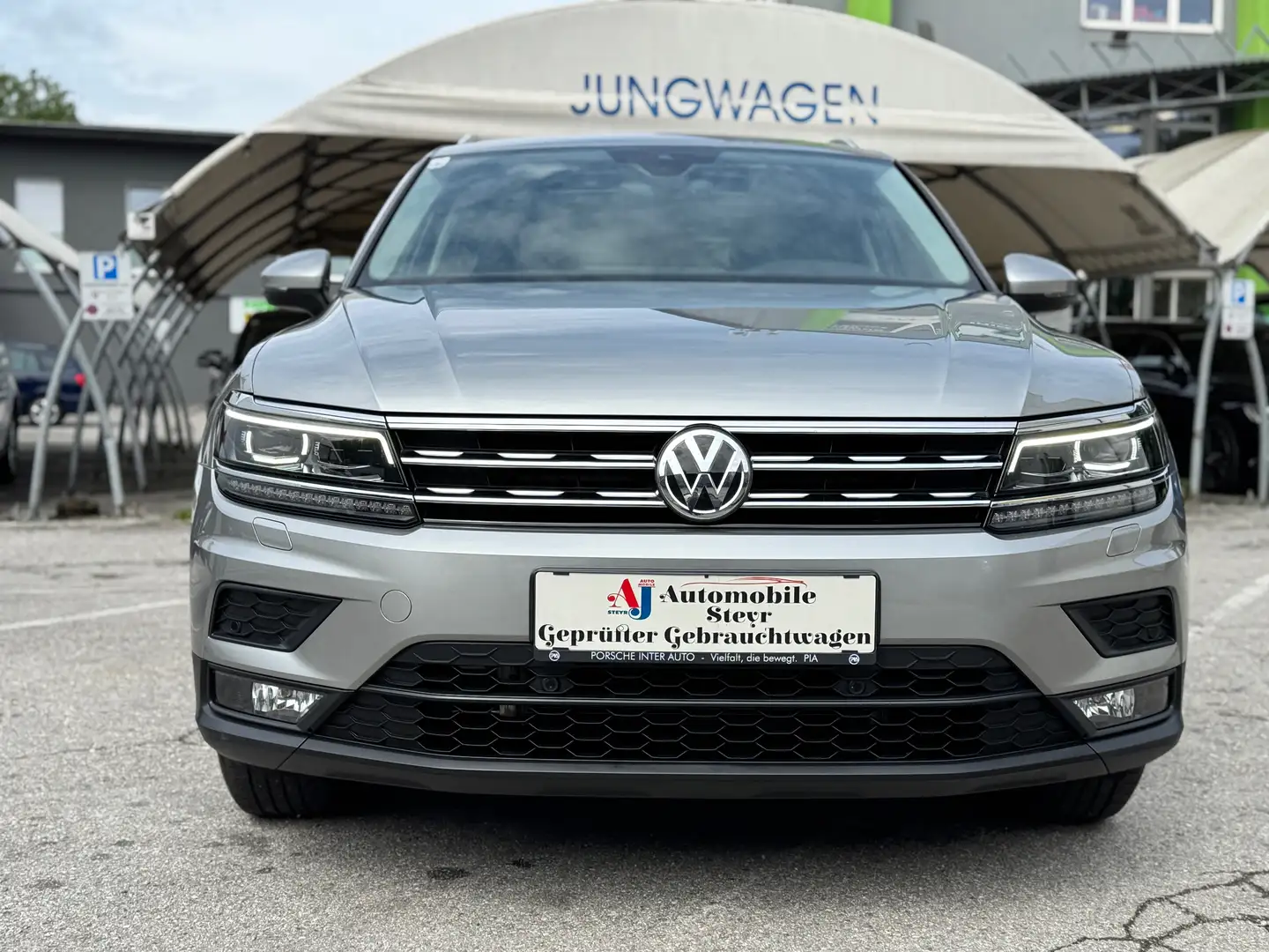 Volkswagen Tiguan Comfortline BMT/Start-Stopp 4Motion+Navi+Alcantara Grau - 2
