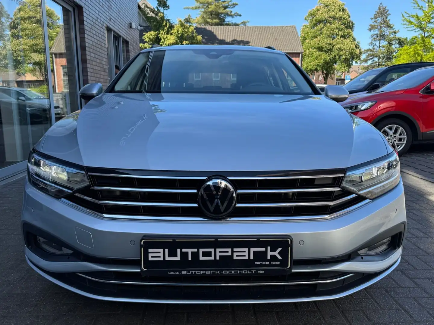 Volkswagen Passat Variant Business CAM ACC AHK APP Massage Zilver - 2
