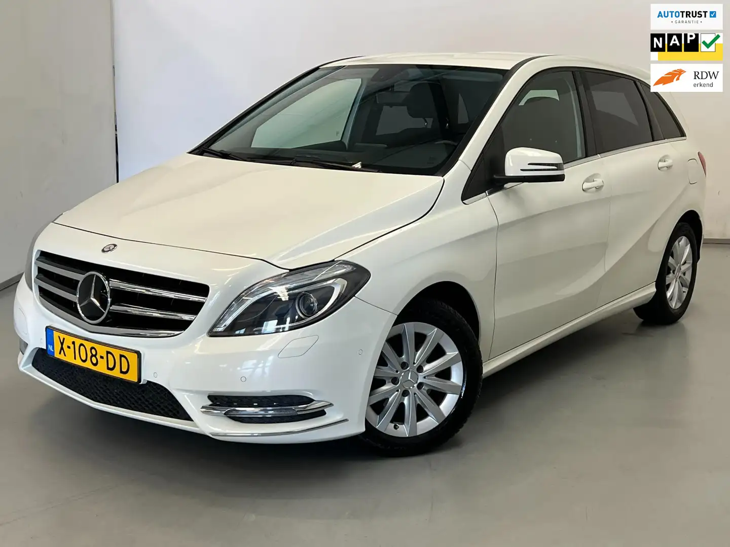 Mercedes-Benz B 180 CarPlay / Xenon / Stoelverwarming Wit - 1