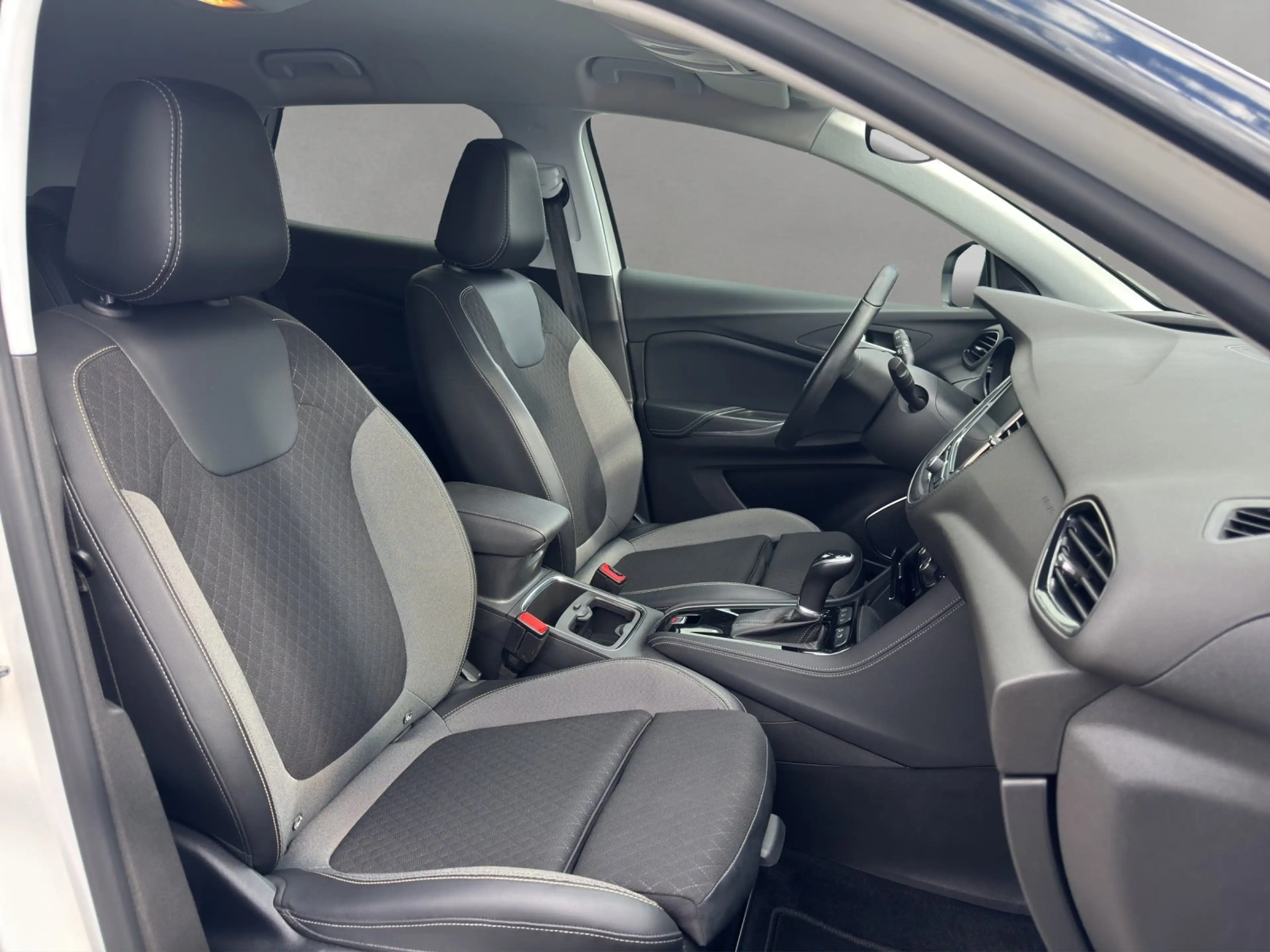 Opel Grandland X 1.2 Elegance Aut./LED/360°/TEMPO/SHZ — photo 8