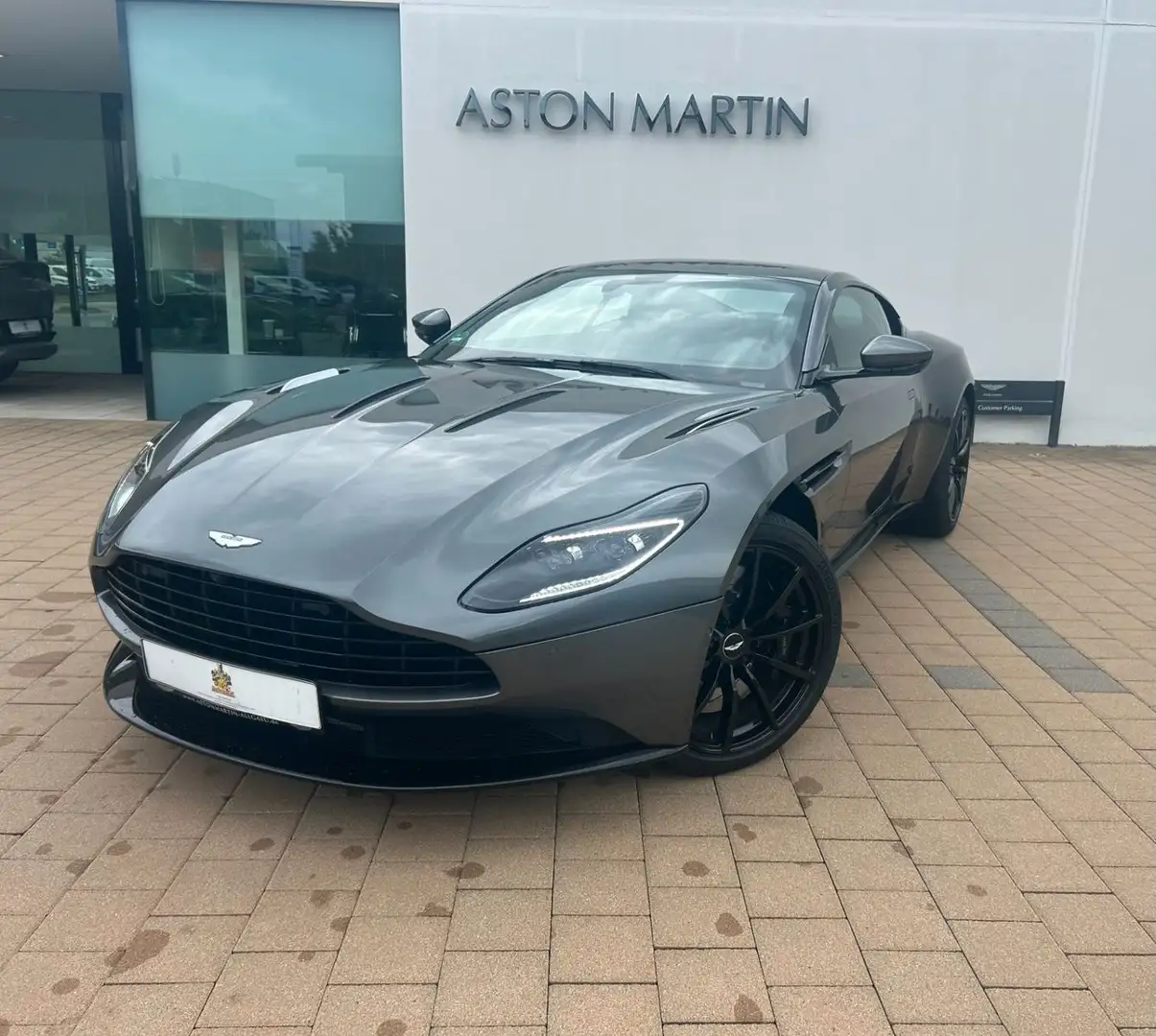 Aston Martin DB11 5.2 V12 AMR Plateado - 1