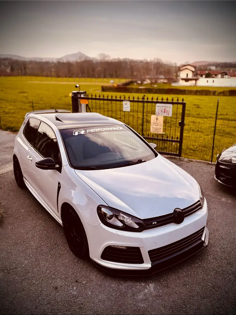 Volkswagen Golf R - 1