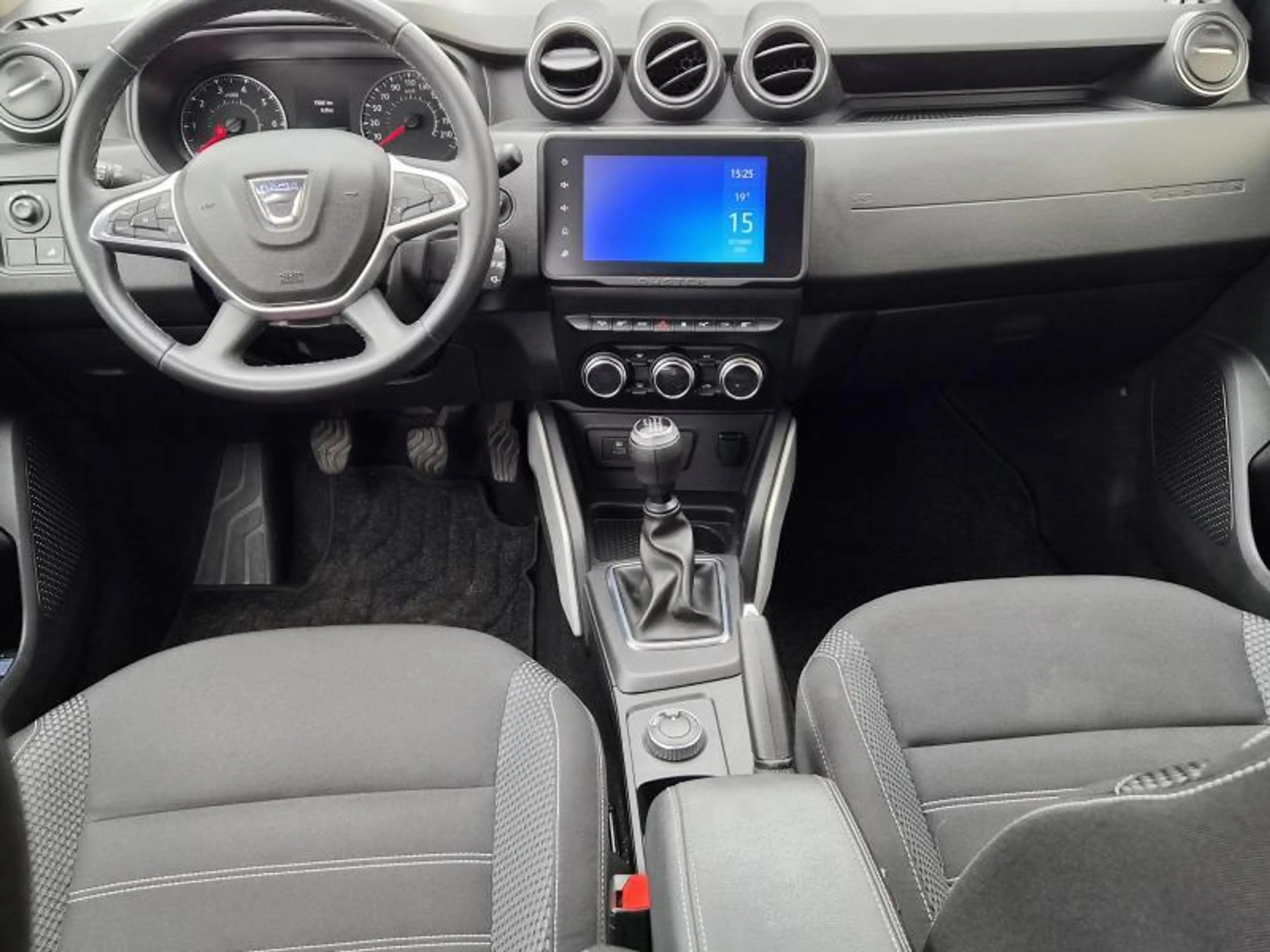 Dacia Duster Prestige 4x4 — photo 11