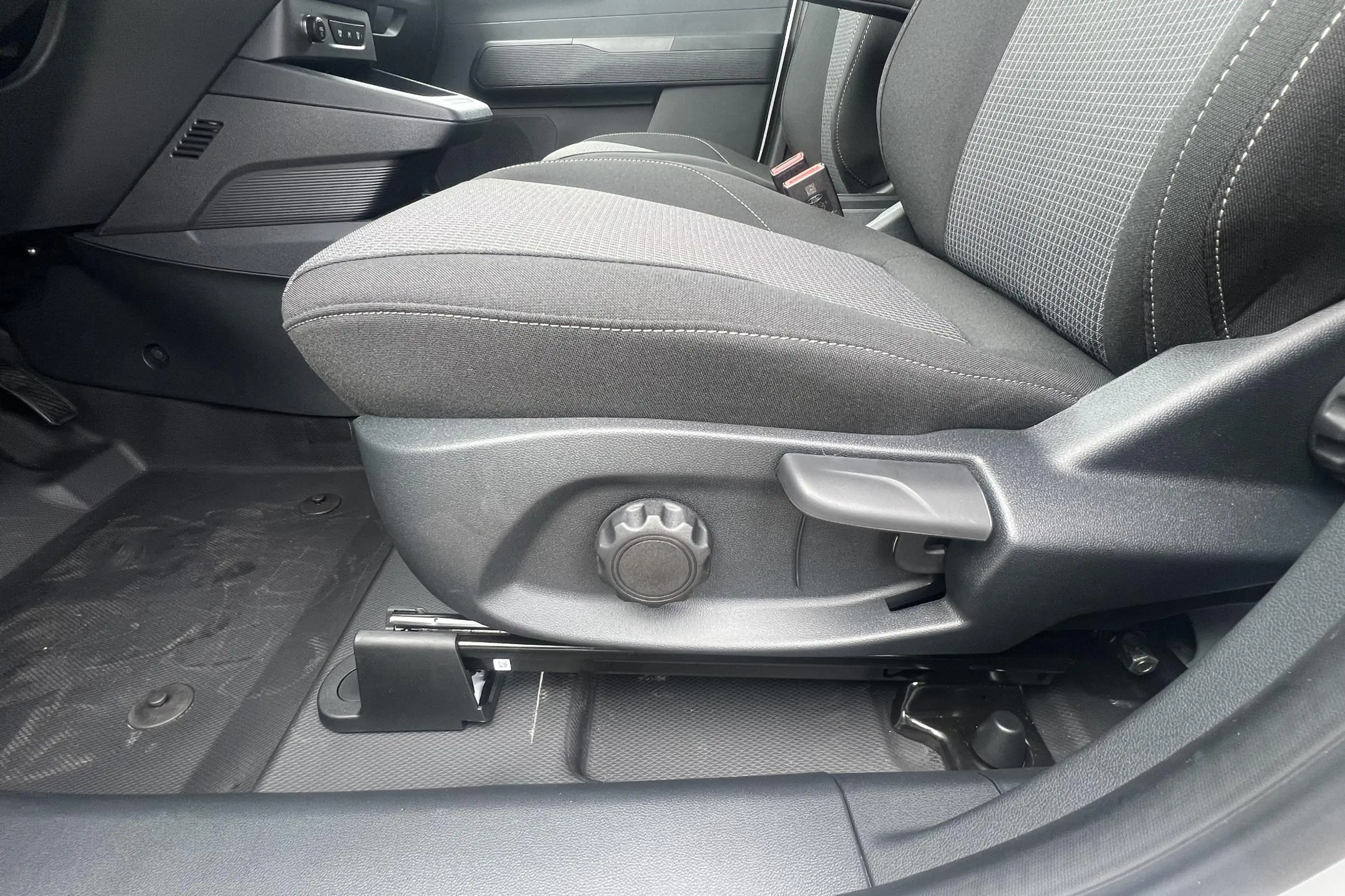 Ford Transit Courier e-Transit Trend 46.8kWh 136pk Voorraad | Snel rijd — photo 15