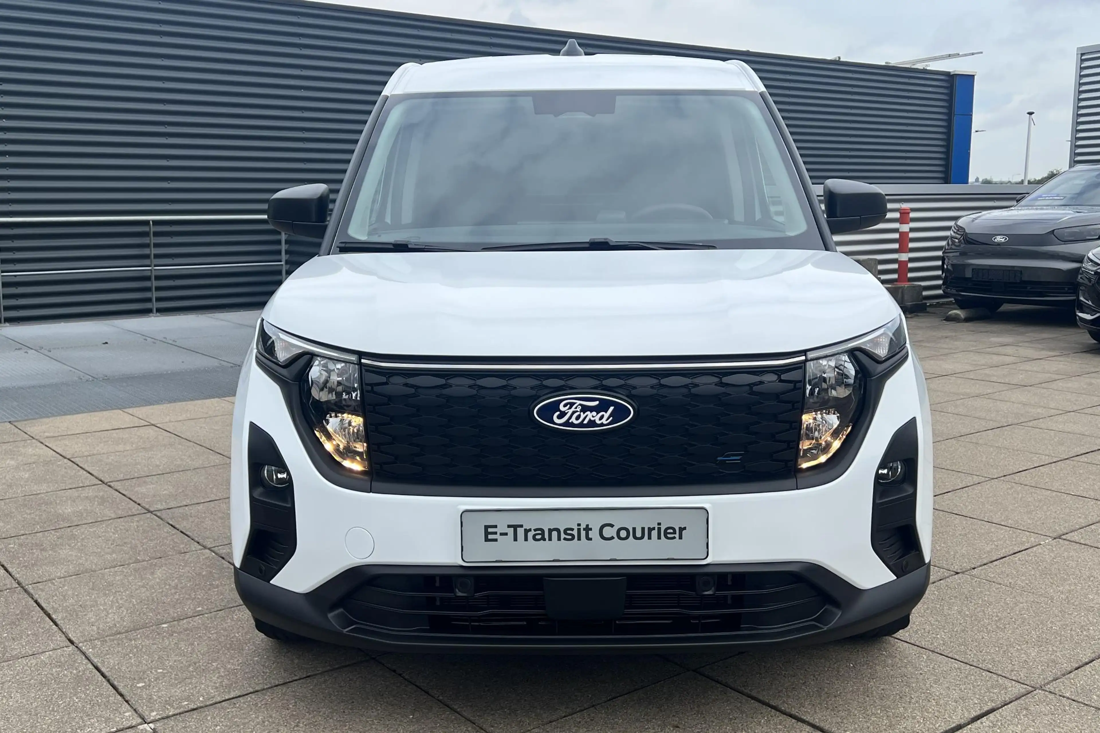 Ford Transit Courier e-Transit Trend 46.8kWh 136pk Voorraad | Snel rijd — photo 11