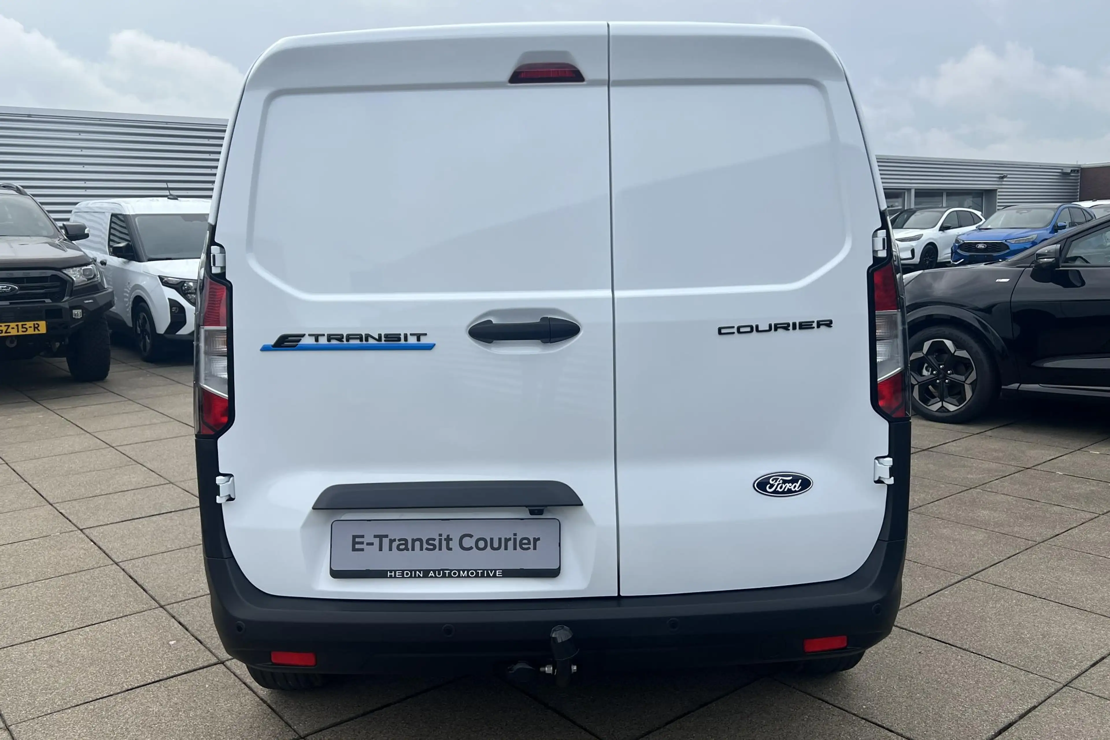 Ford Transit Courier e-Transit Trend 46.8kWh 136pk Voorraad | Snel rijd — photo 4