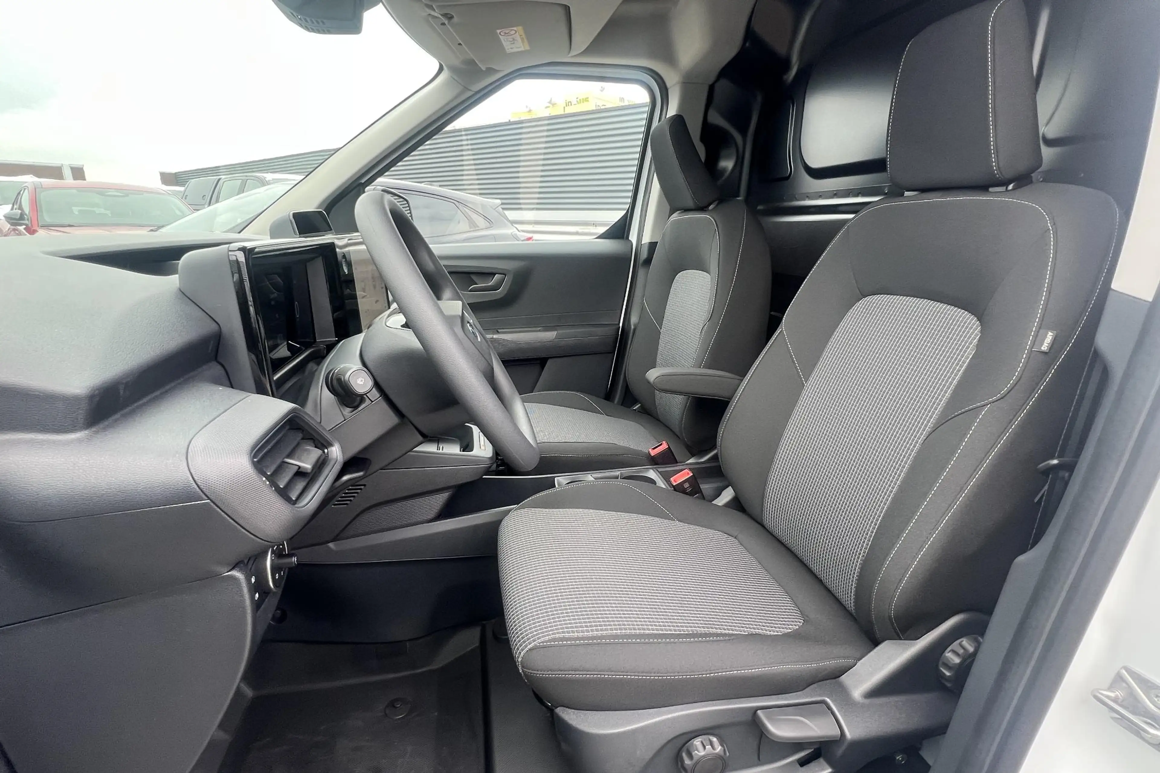 Ford Transit Courier e-Transit Trend 46.8kWh 136pk Voorraad | Snel rijd — photo 14