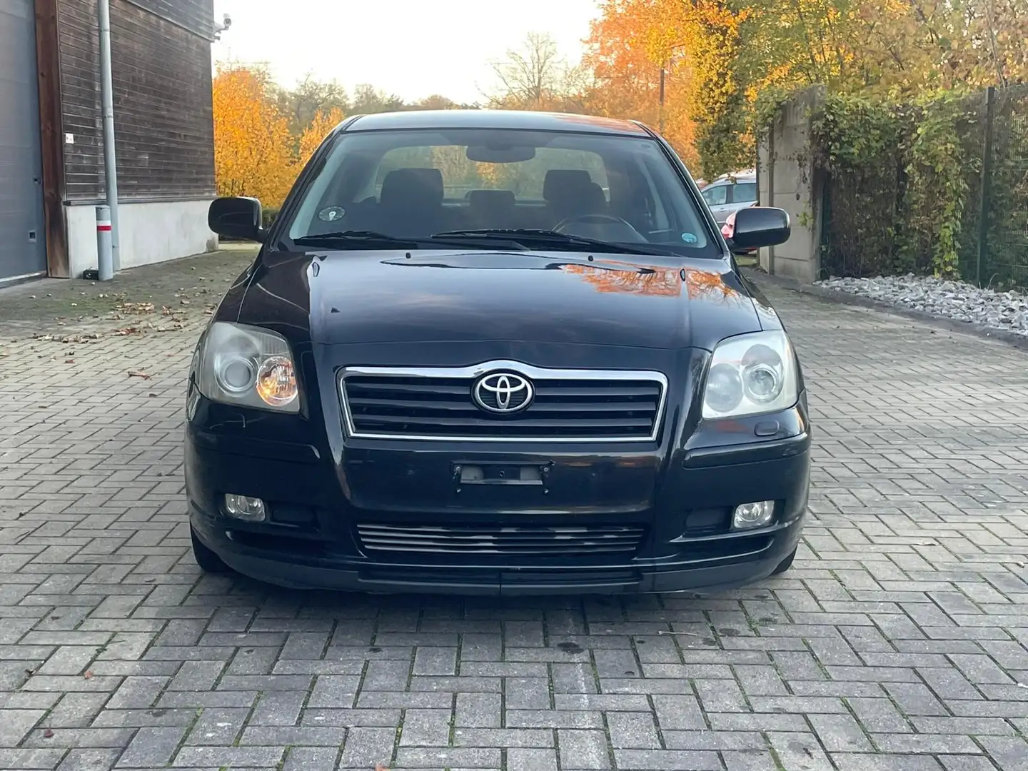 Toyota Avensis 2.0 linea sol - 1