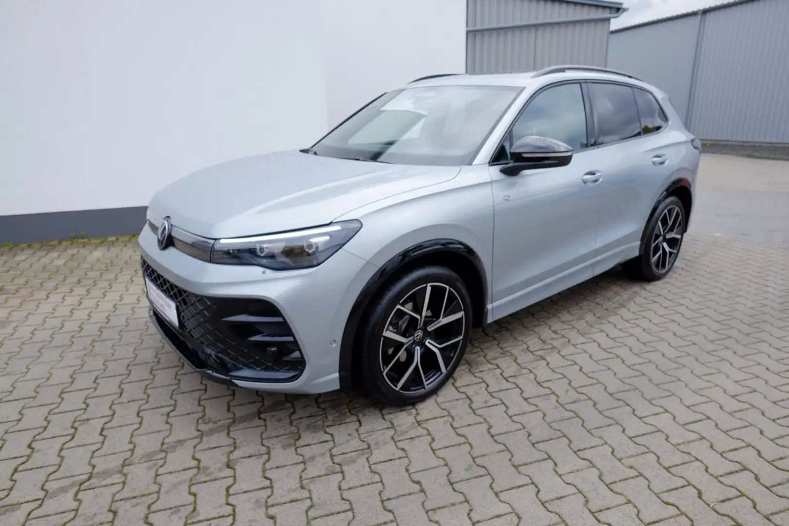 Volkswagen Tiguan 1.5 eTSI DSG R-Line/20 Zoll/Pano/Black Plateado - 1