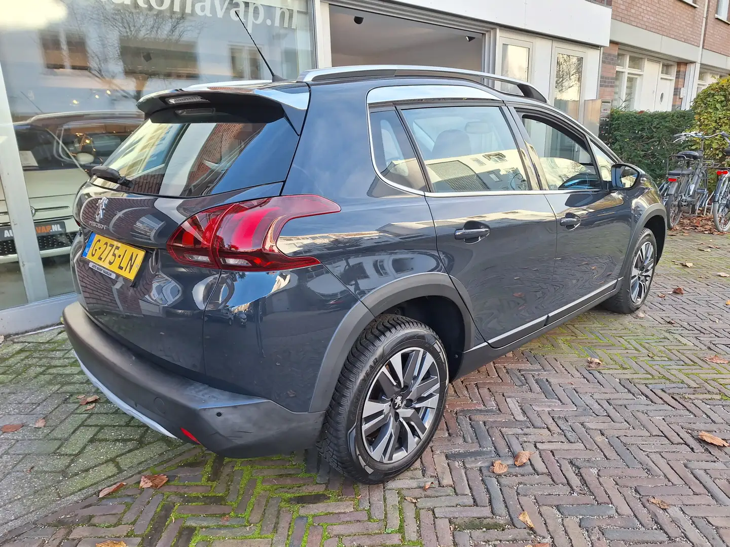 Peugeot 2008 1.2 PureTech Allure /Navi/Apple/Android/Clima/1e E Gris - 2