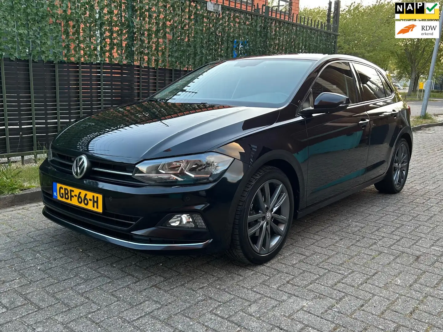 Volkswagen Polo 1.0 TSI Highline Zwart 2e EIG AIRCO|CAMERA Zwart - 1