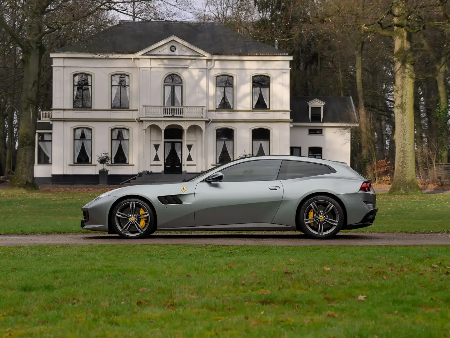 Ferrari GTC4 Lusso GTC4Lusso T 3.9 V8 | Pano-dak | JBL | Lift Gris - 1