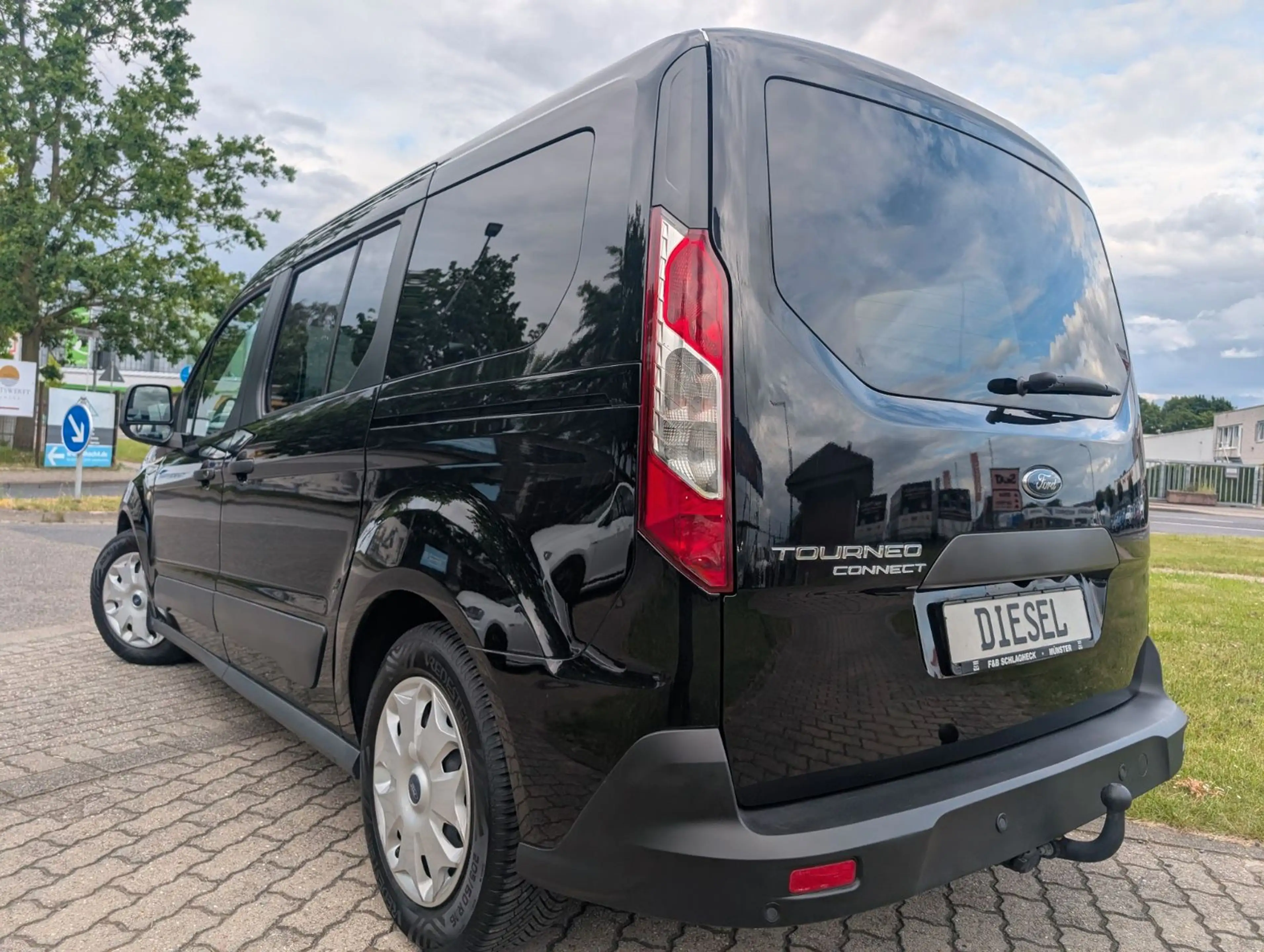 Ford Grand Tourneo Connect Trend*KAMERA*PDC*AHK !! — photo 11