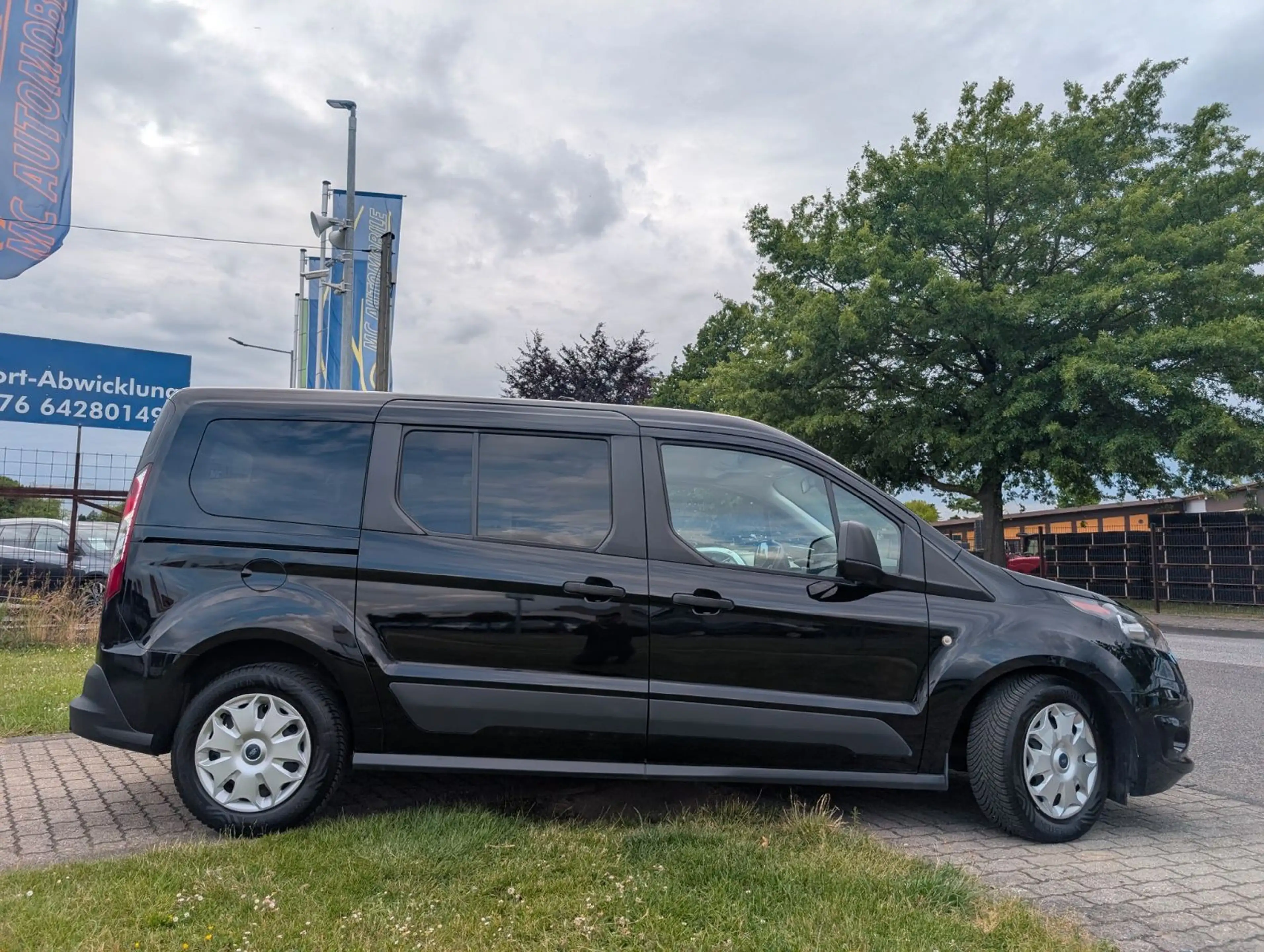 Ford Grand Tourneo Connect Trend*KAMERA*PDC*AHK !! — photo 6