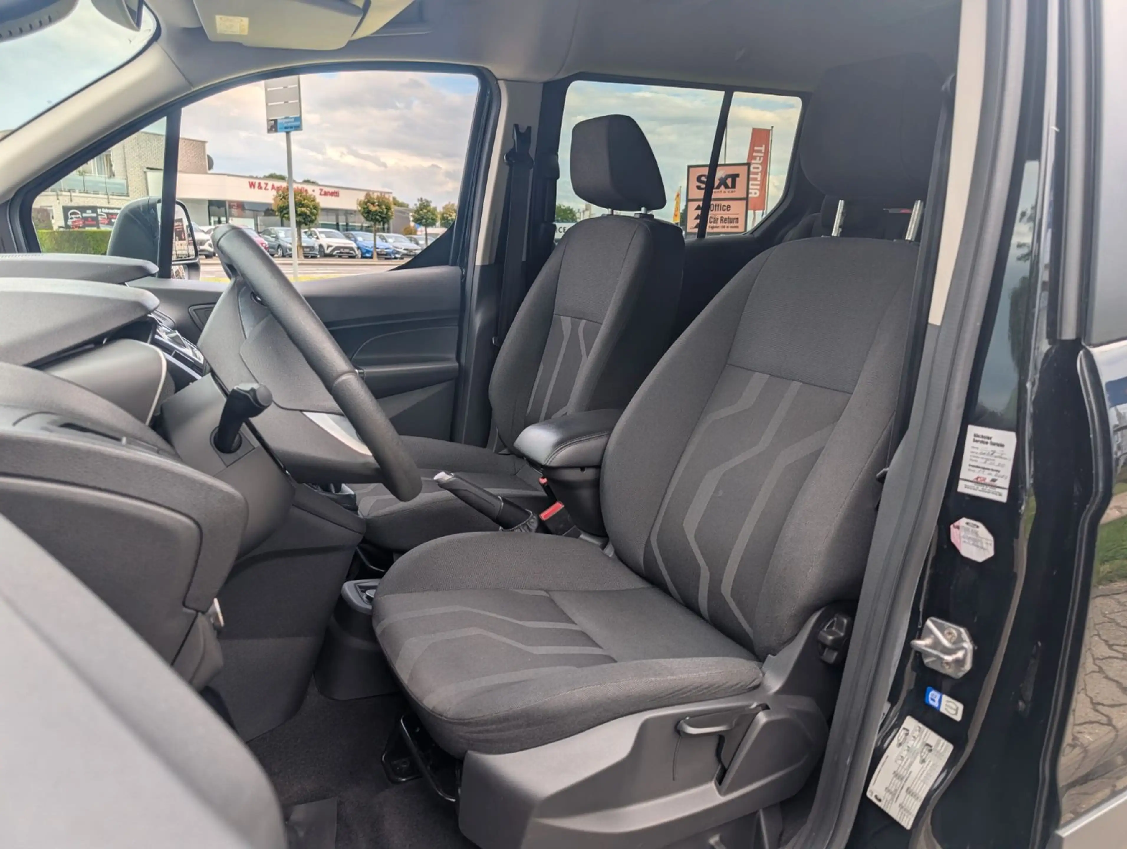 Ford Grand Tourneo Connect Trend*KAMERA*PDC*AHK !! — photo 14