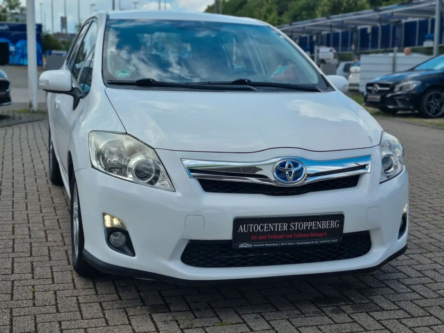 Toyota Auris Hybrid Life 1.8 Automatik/1.Hand/Garantie Белый - 1