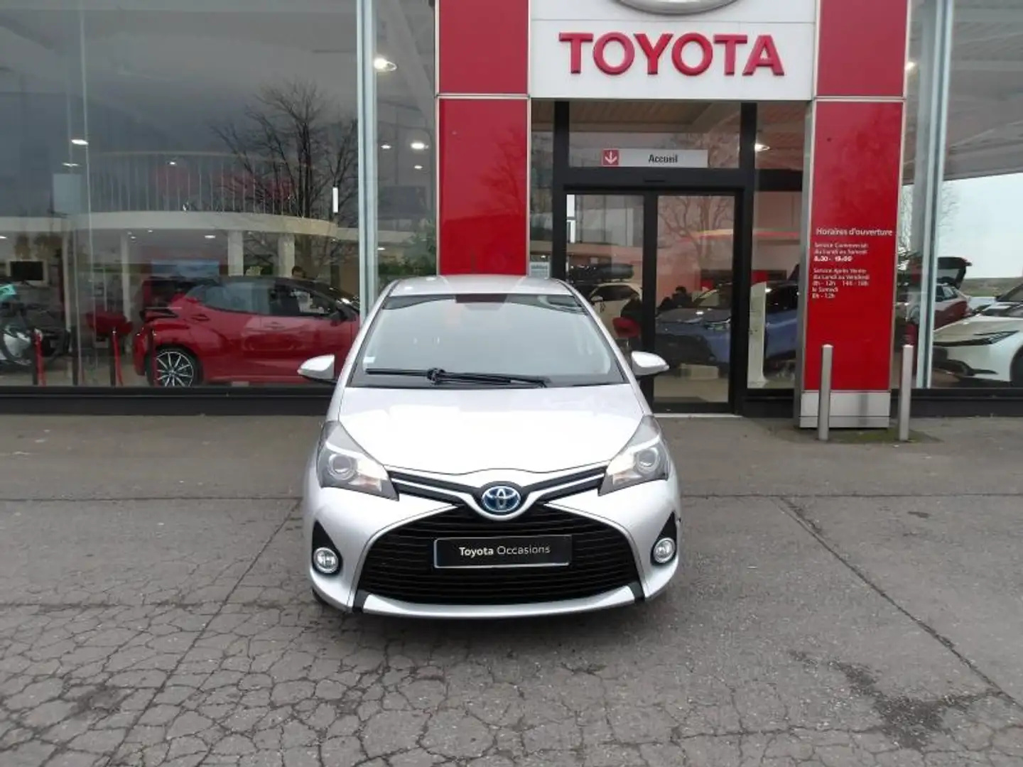 Toyota Yaris HSD 100h Dynamic 5p Gris - 2