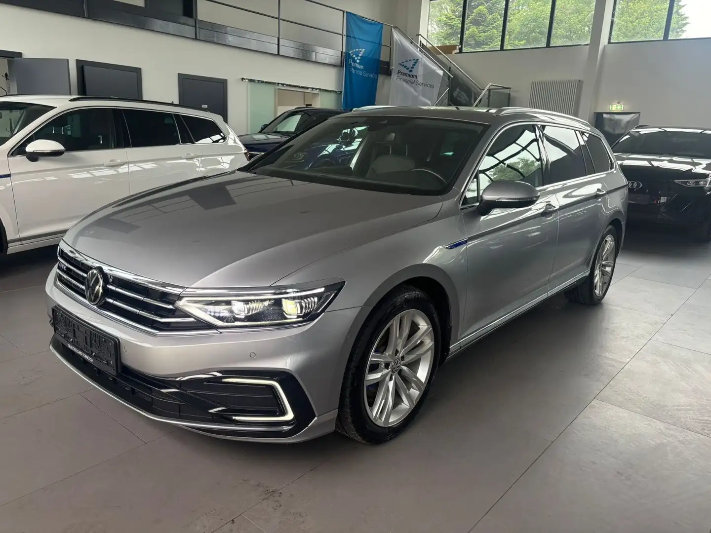 Volkswagen Passat Variant Passat Var 1.4 GTE AID/MATRIX/AHK/STHZ/ALCANTARA Silber - 1