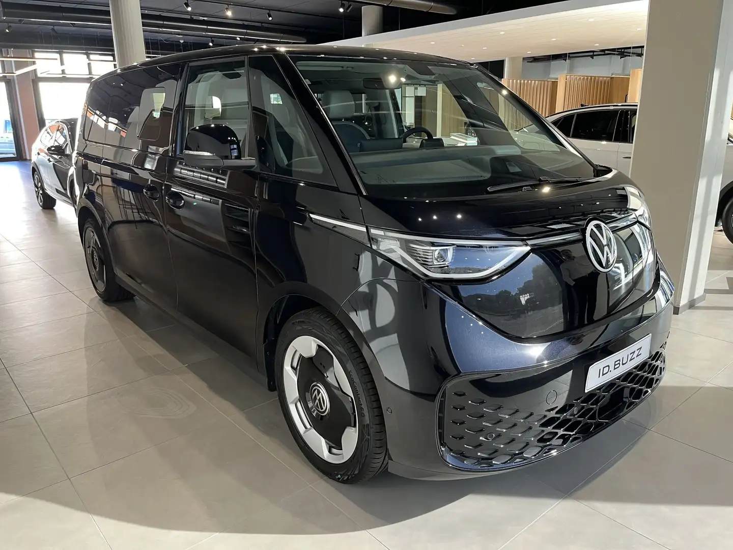 Volkswagen ID. Buzz Pro Passo Lungo 286CV Schwarz - 2