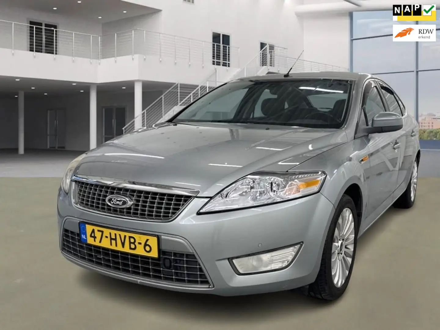 Ford Mondeo 2.0-16V Titanium FlexiFuel Grijs - 1