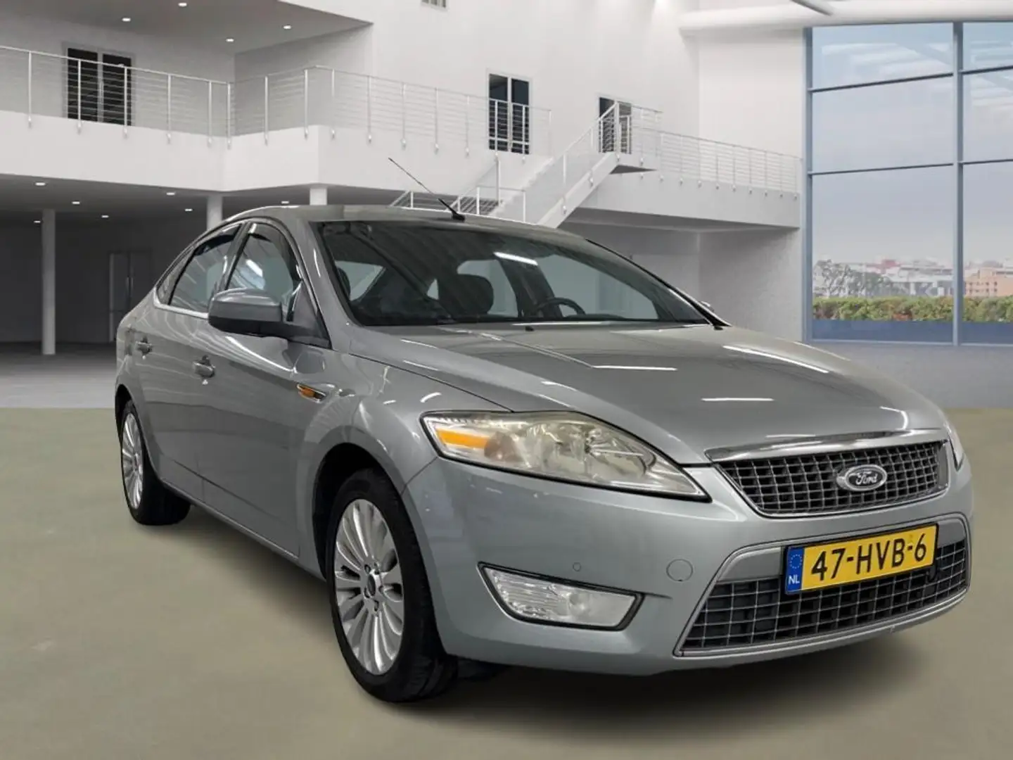 Ford Mondeo 2.0-16V Titanium FlexiFuel Grijs - 2