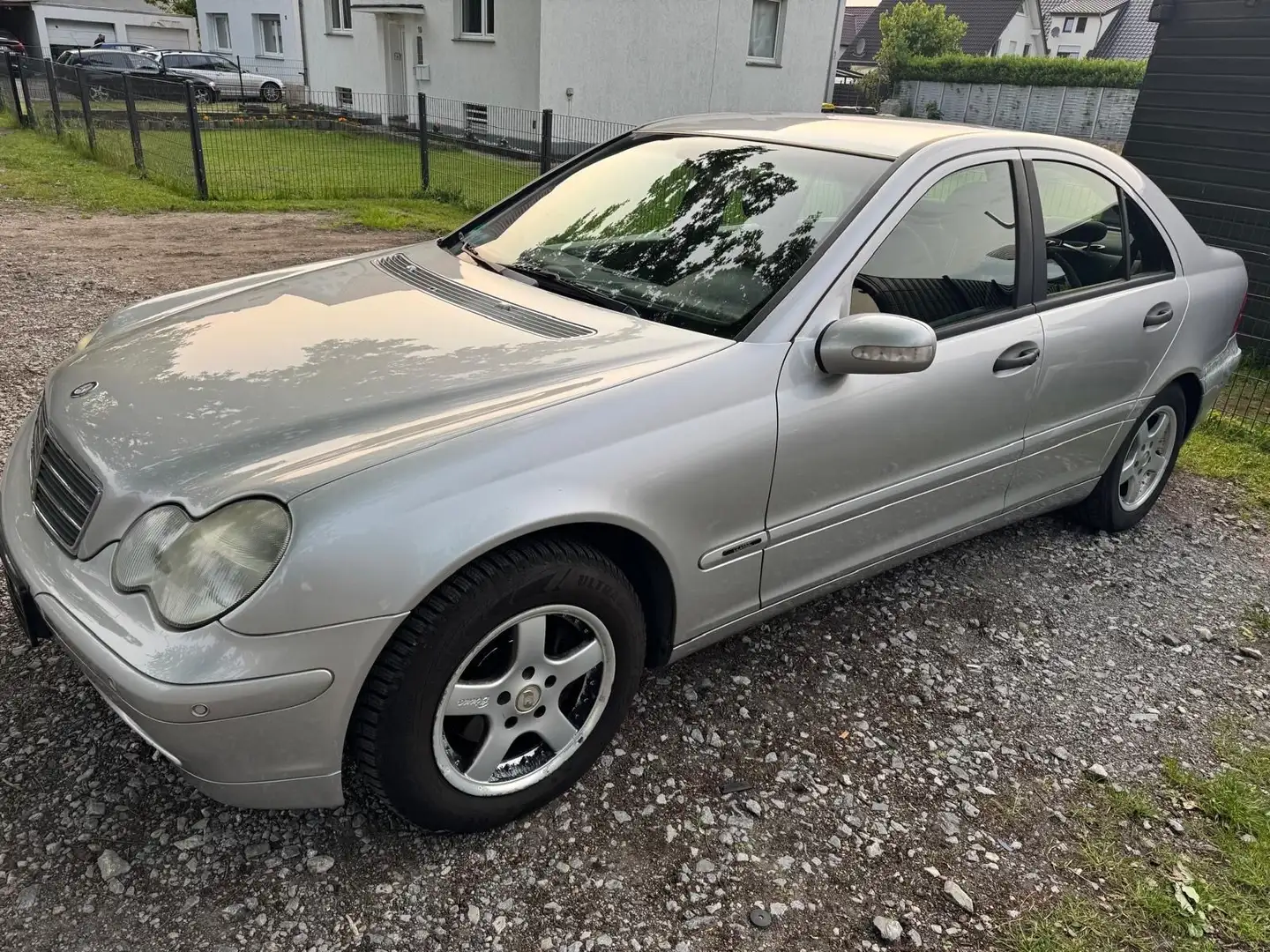 Mercedes-Benz C 180 Kompressor CLASSIC Klima,Alu,Tüv 03/2026 Silber - 1