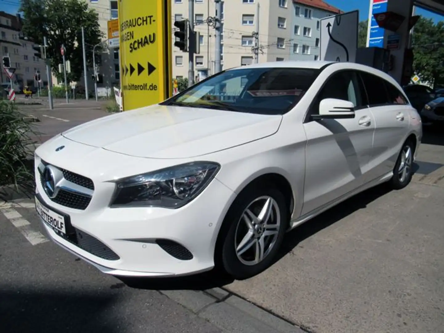 Mercedes-Benz CLA 200 7G-DCT Navi/AHK/RFK/SHZ/PDC Weiß - 2