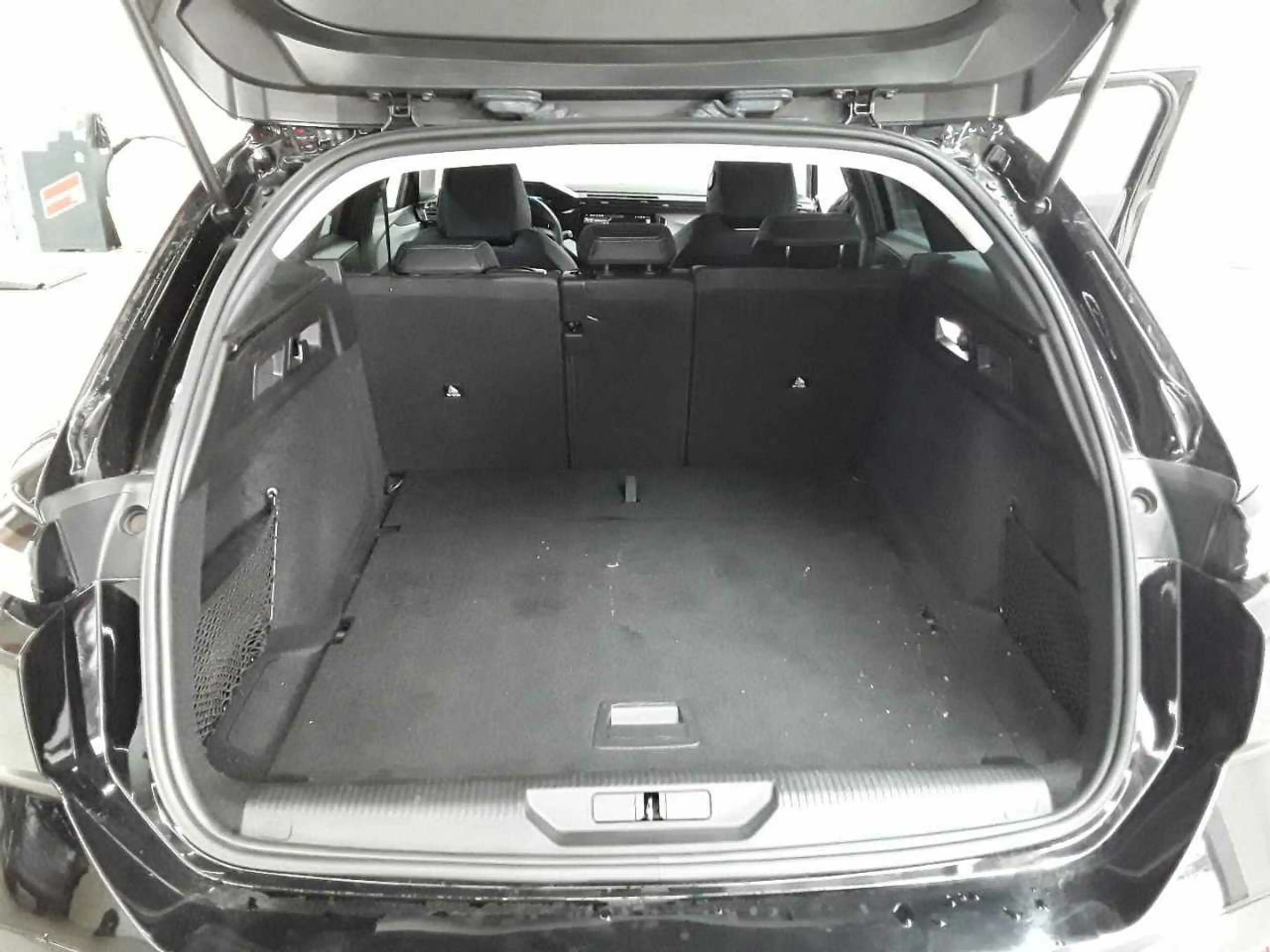 Peugeot 308 308 SW BlueHDi 130 EAT8 Allure Pack Navi — photo 15