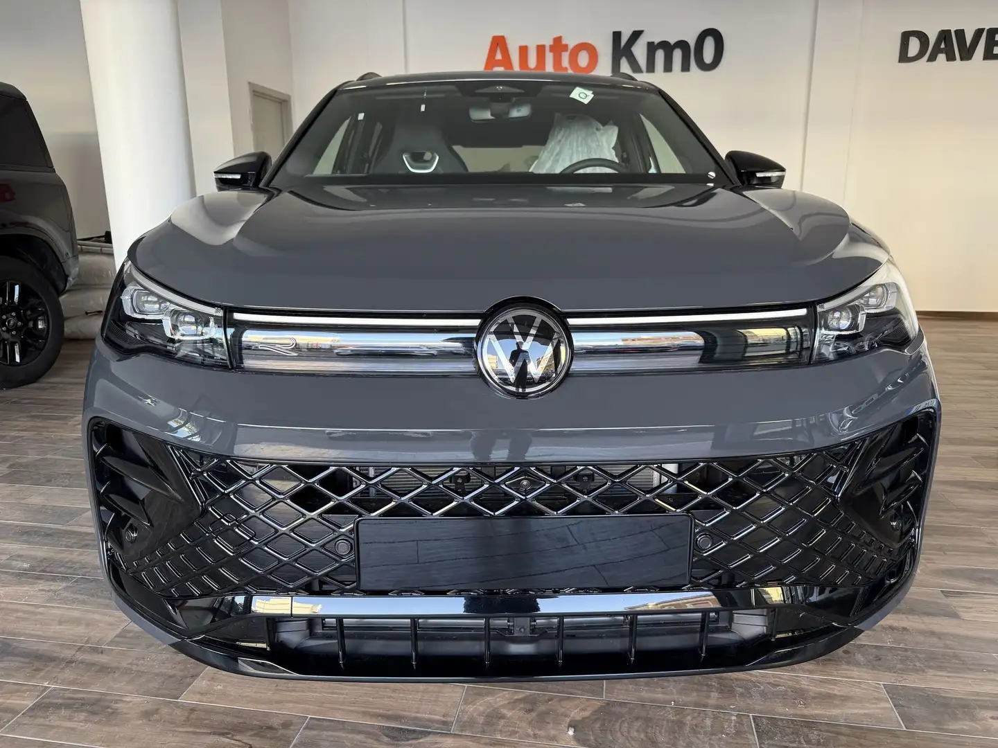 Volkswagen Tiguan 2.0 TDI 150 CV EVO SCR DSG R-Line Grigio - 2