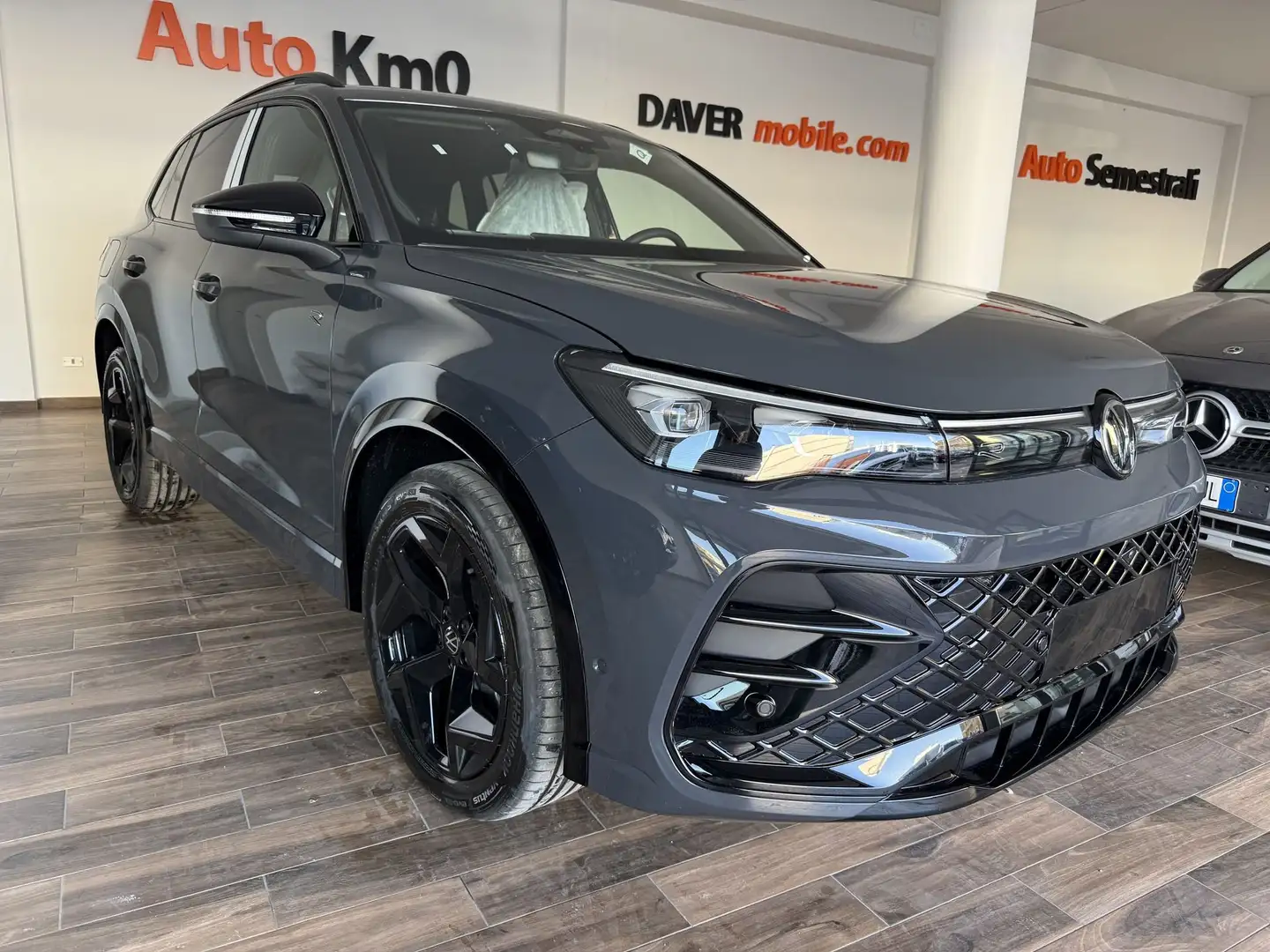 Volkswagen Tiguan 2.0 TDI 150 CV EVO SCR DSG R-Line Grigio - 1