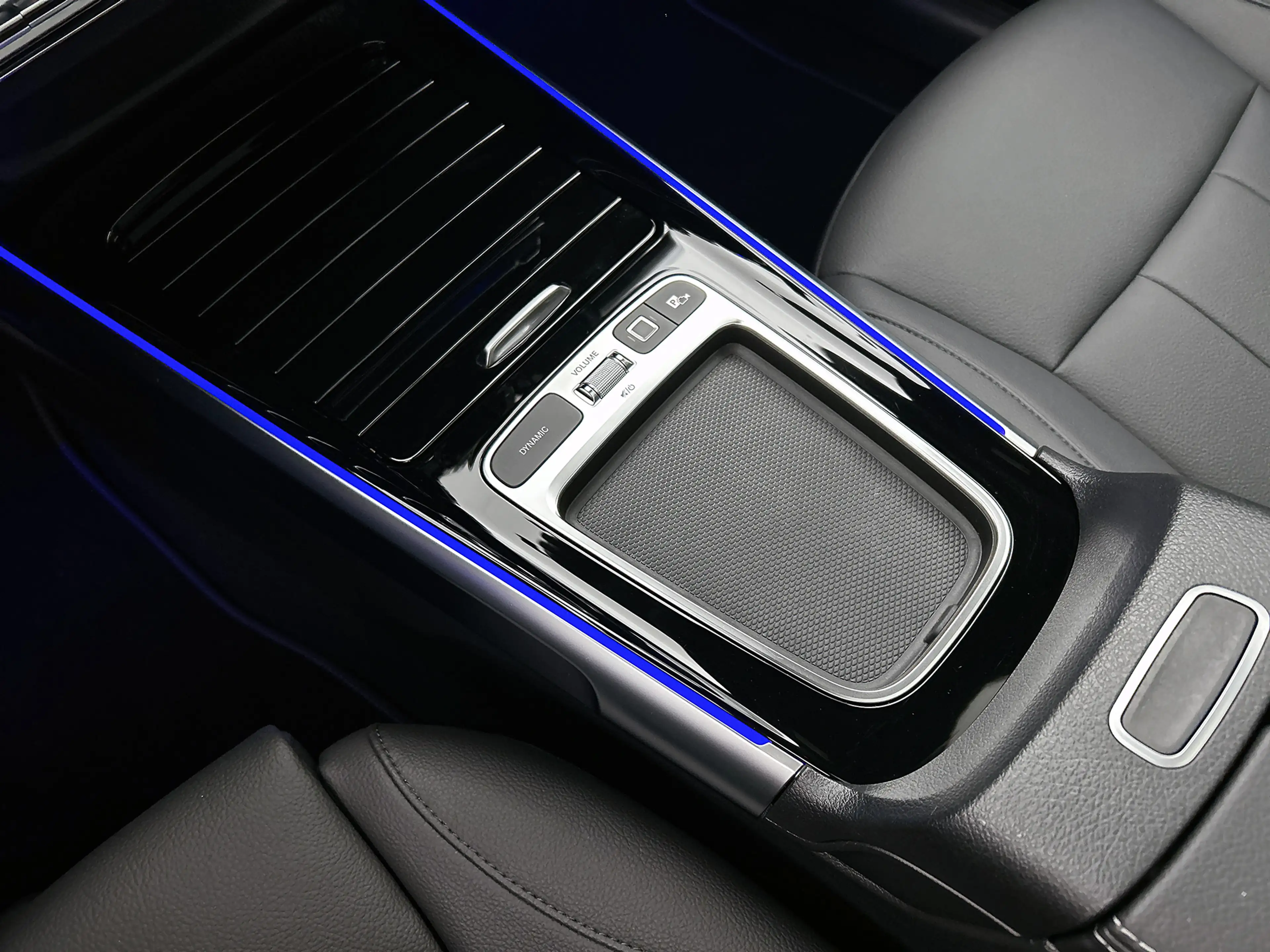 Mercedes-Benz GLB 200 Star Edition LIMITED Panoramadak l Keyless l Trekh — photo 11