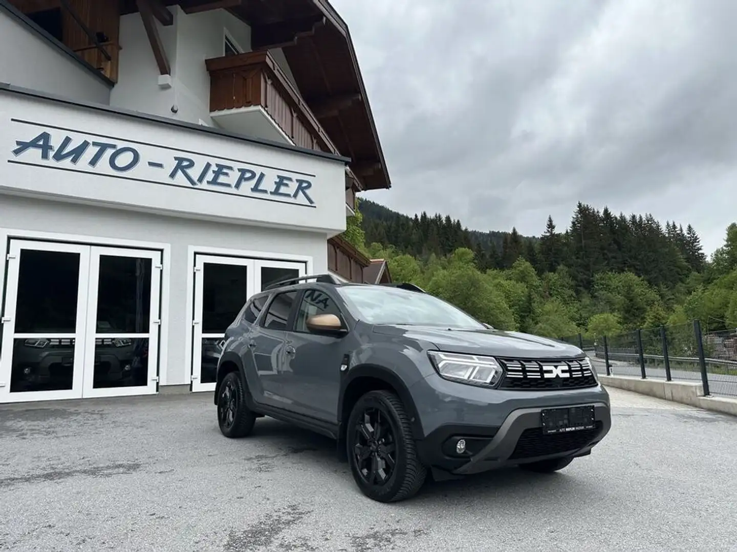 Dacia Duster Extreme 4WD dCi 115 Anhängerkupplung Grau - 2