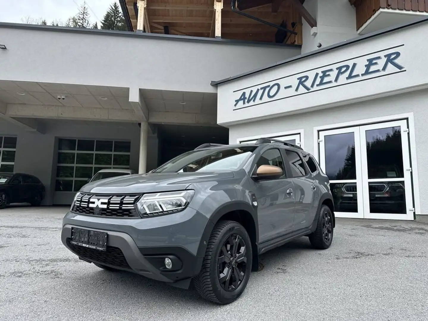 Dacia Duster Extreme 4WD dCi 115 Anhängerkupplung Grau - 1
