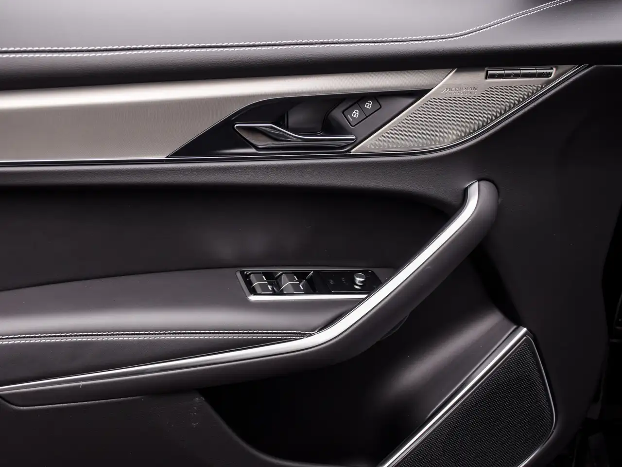 Jaguar F-Pace снимка Jaguar F-Pace