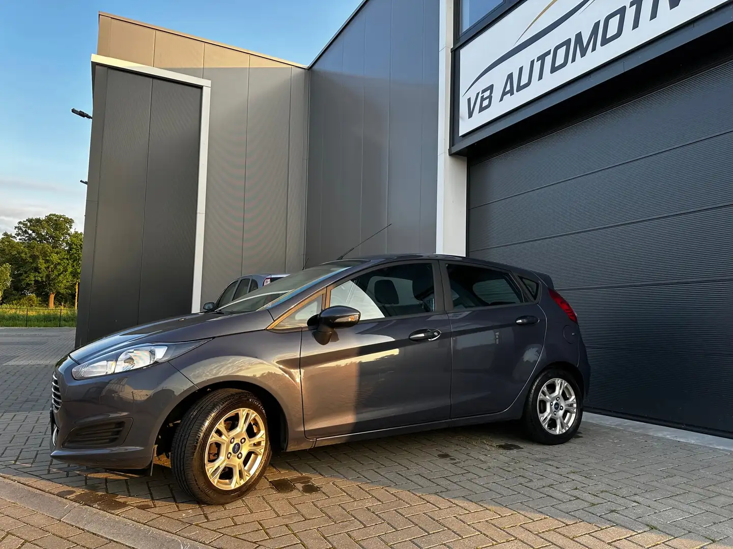 Ford Fiesta 1.0 Sync | Bluetooth | Stoelverwarming | Airco | P Gris - 2